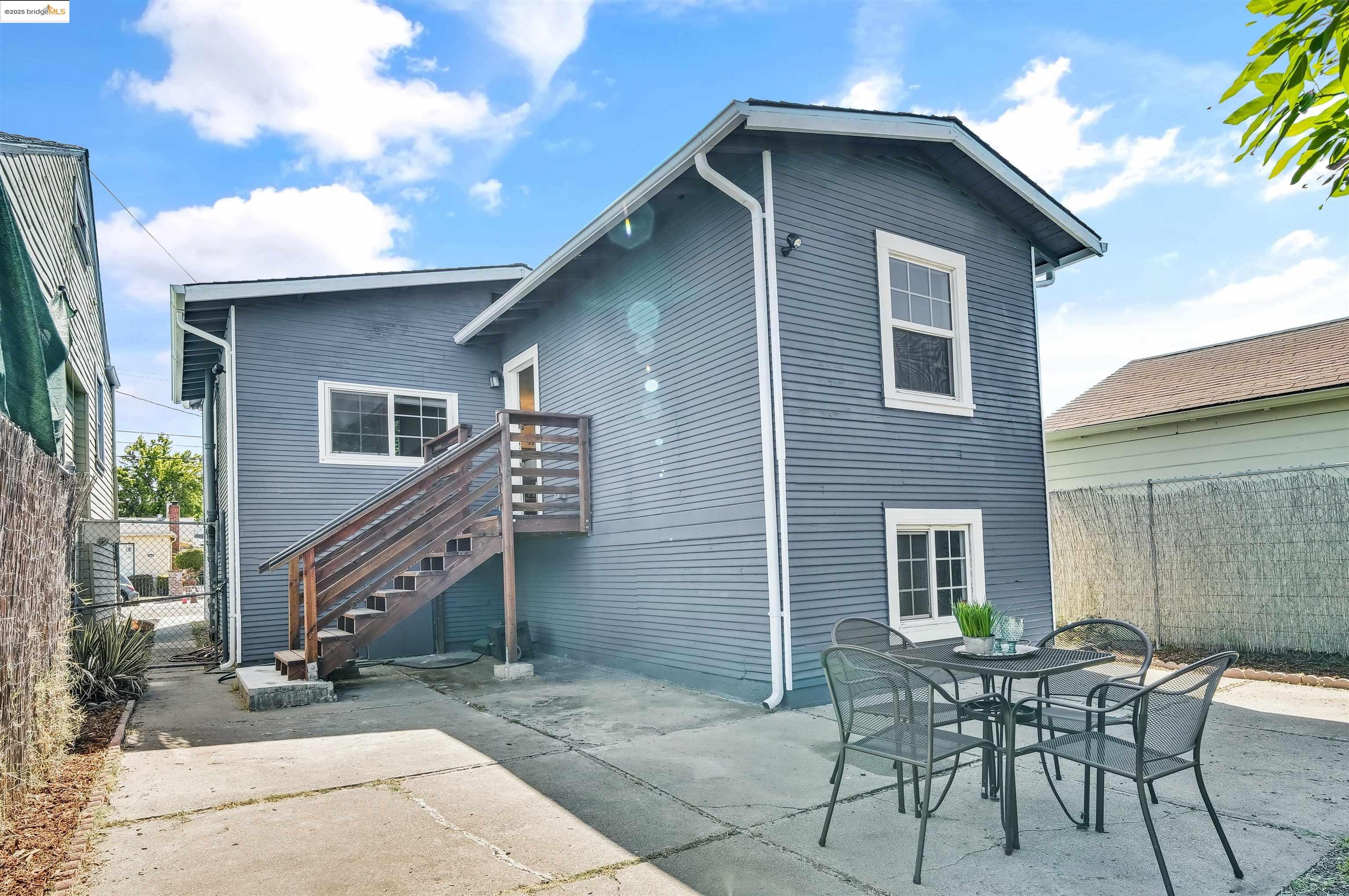Detail Gallery Image 16 of 46 For 10501 Longfellow Ave, Oakland,  CA 94603 - 3 Beds | 1 Baths