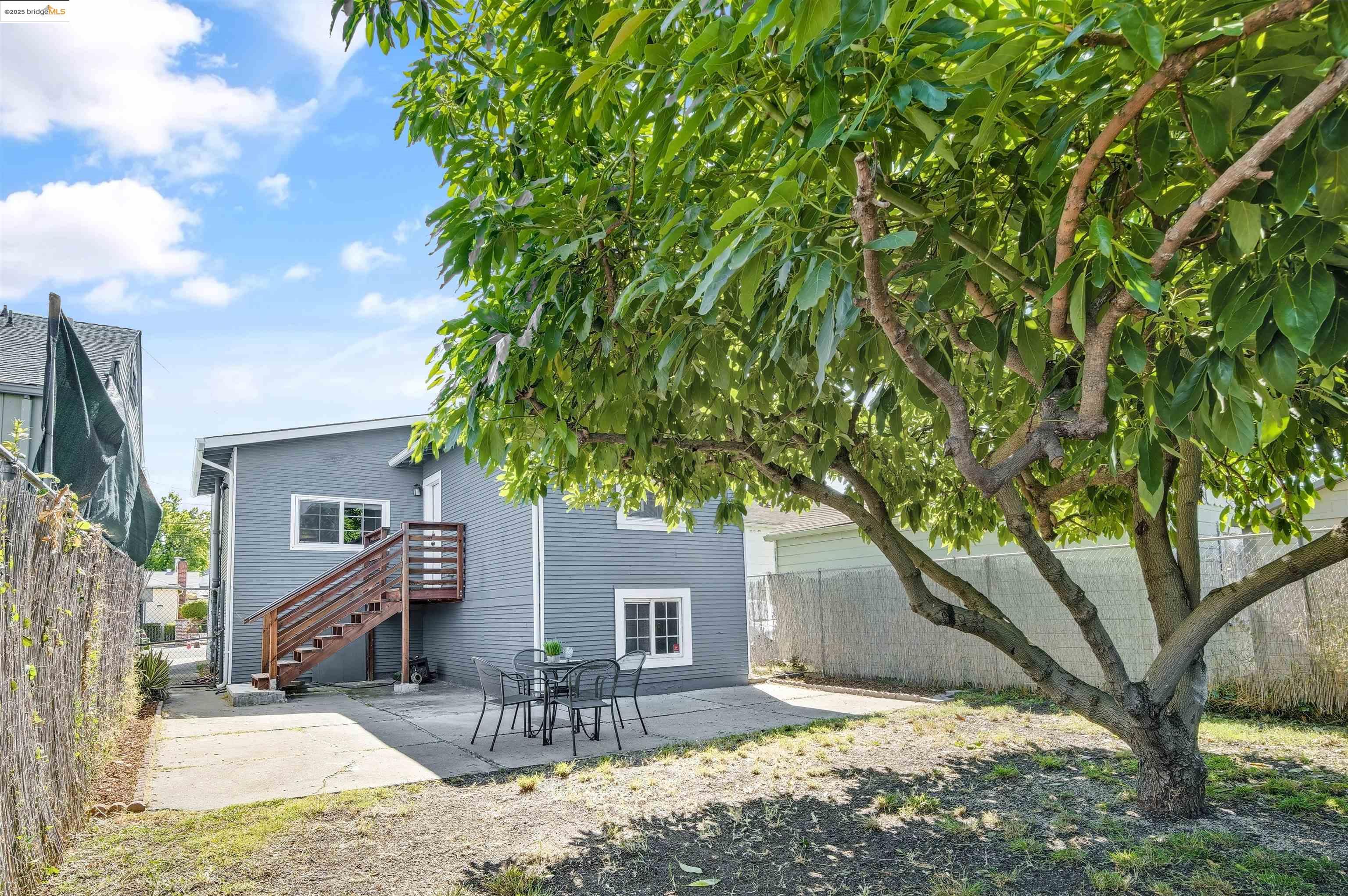 Detail Gallery Image 18 of 46 For 10501 Longfellow Ave, Oakland,  CA 94603 - 3 Beds | 1 Baths