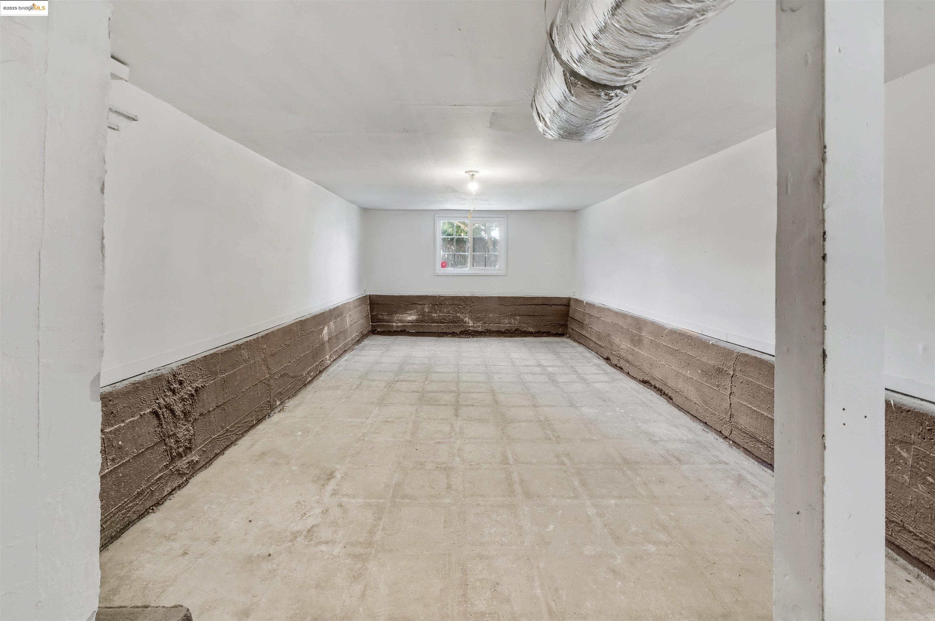 Detail Gallery Image 19 of 46 For 10501 Longfellow Ave, Oakland,  CA 94603 - 3 Beds | 1 Baths
