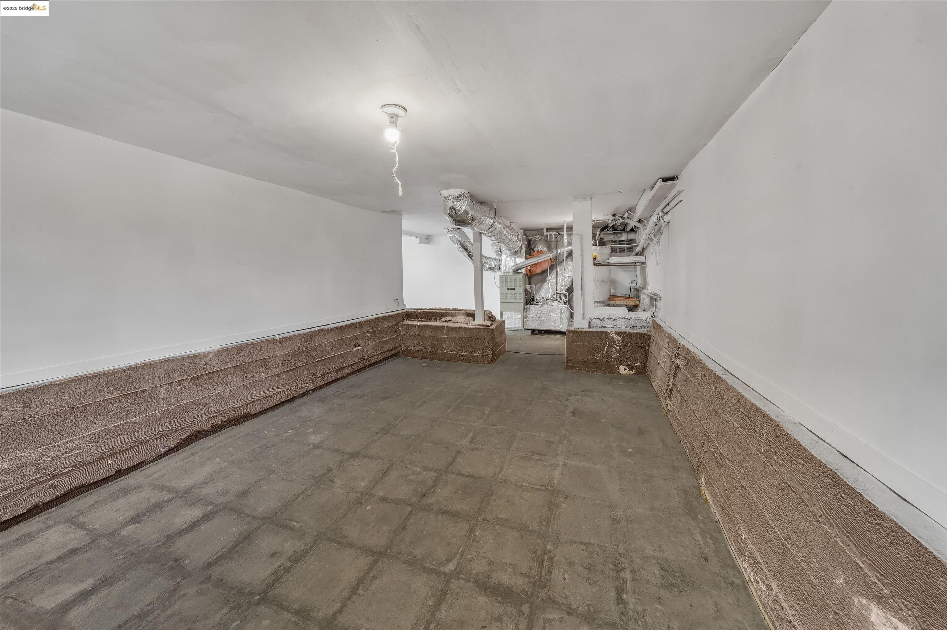 Detail Gallery Image 20 of 46 For 10501 Longfellow Ave, Oakland,  CA 94603 - 3 Beds | 1 Baths