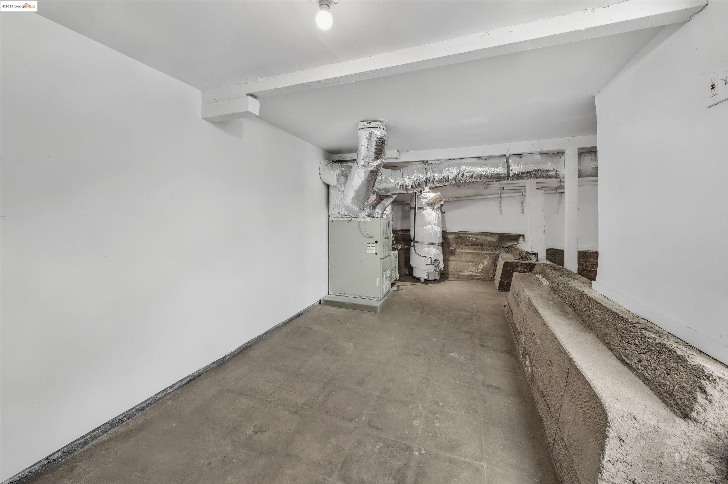 Detail Gallery Image 21 of 46 For 10501 Longfellow Ave, Oakland,  CA 94603 - 3 Beds | 1 Baths