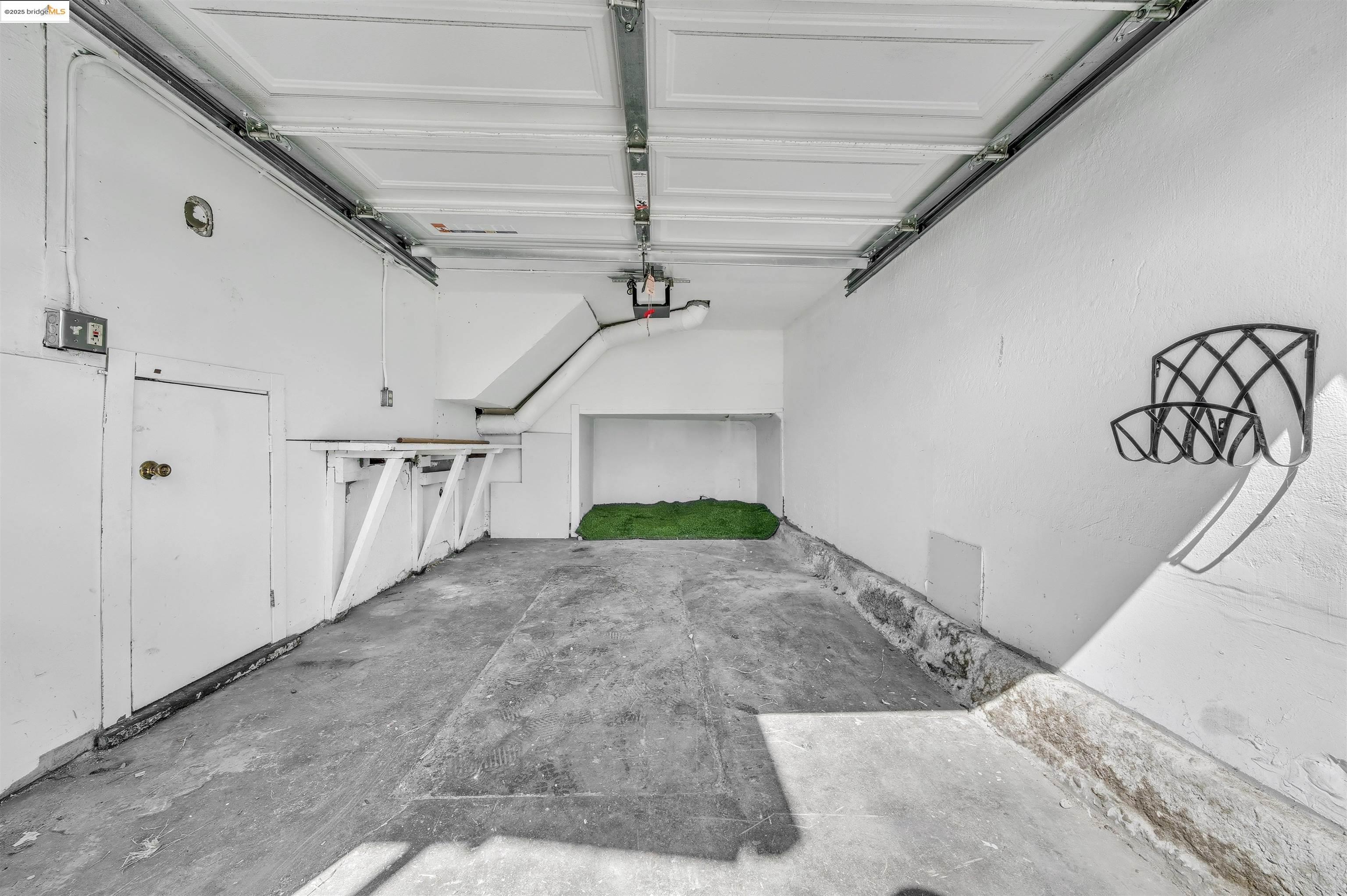 Detail Gallery Image 28 of 46 For 10501 Longfellow Ave, Oakland,  CA 94603 - 3 Beds | 1 Baths