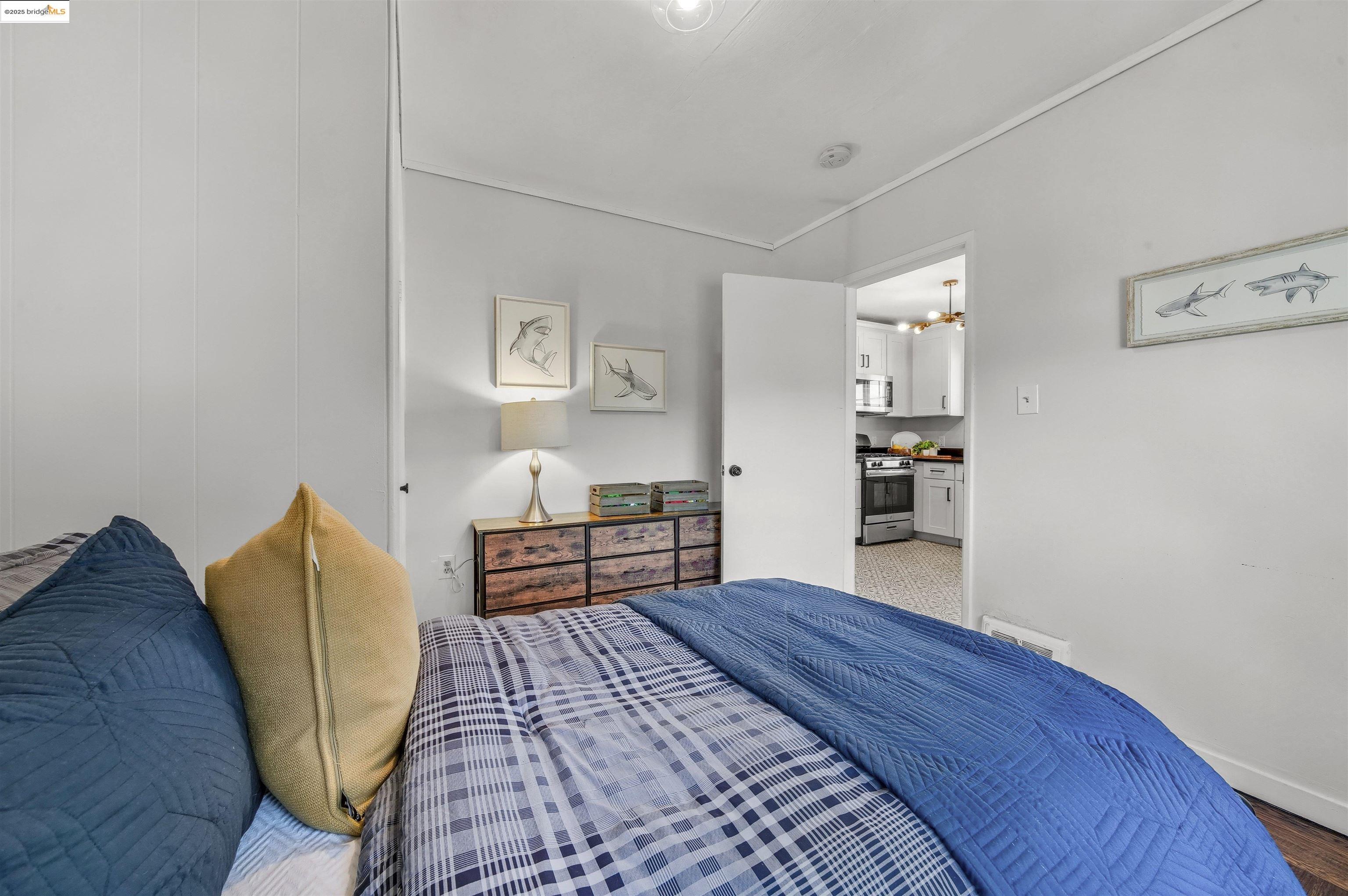 Detail Gallery Image 34 of 46 For 10501 Longfellow Ave, Oakland,  CA 94603 - 3 Beds | 1 Baths