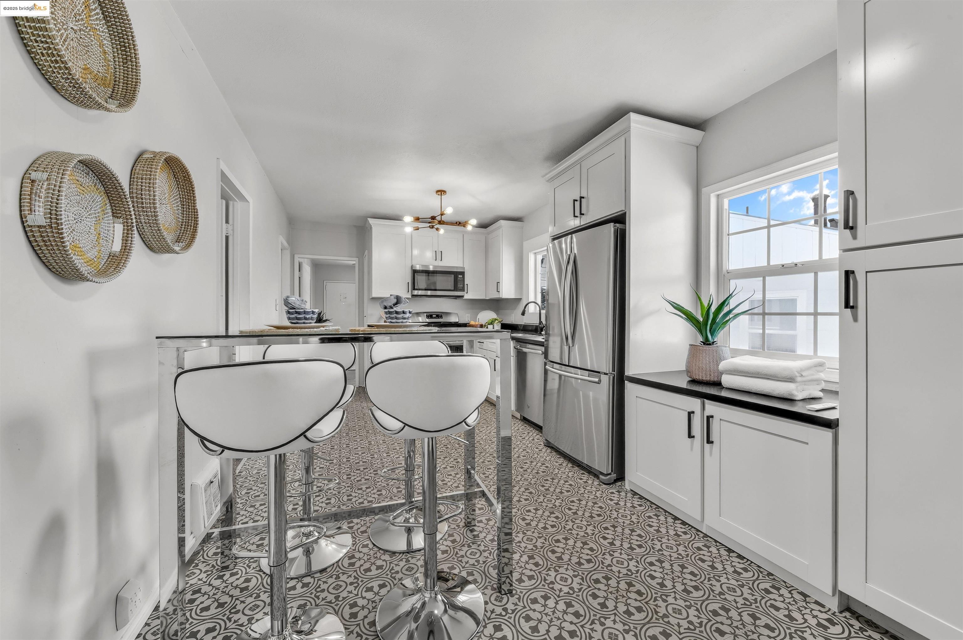 Detail Gallery Image 36 of 46 For 10501 Longfellow Ave, Oakland,  CA 94603 - 3 Beds | 1 Baths