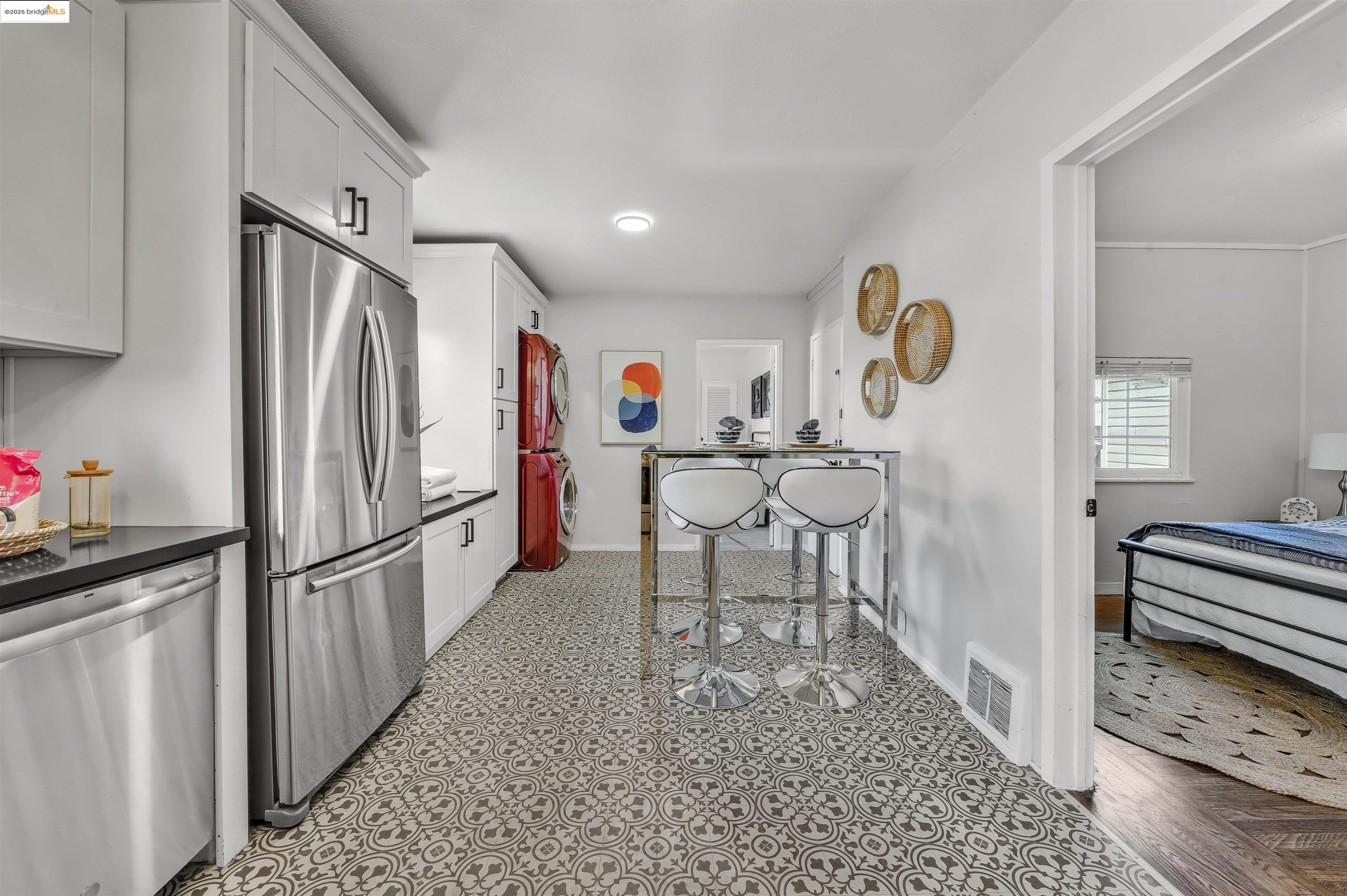 Detail Gallery Image 37 of 46 For 10501 Longfellow Ave, Oakland,  CA 94603 - 3 Beds | 1 Baths