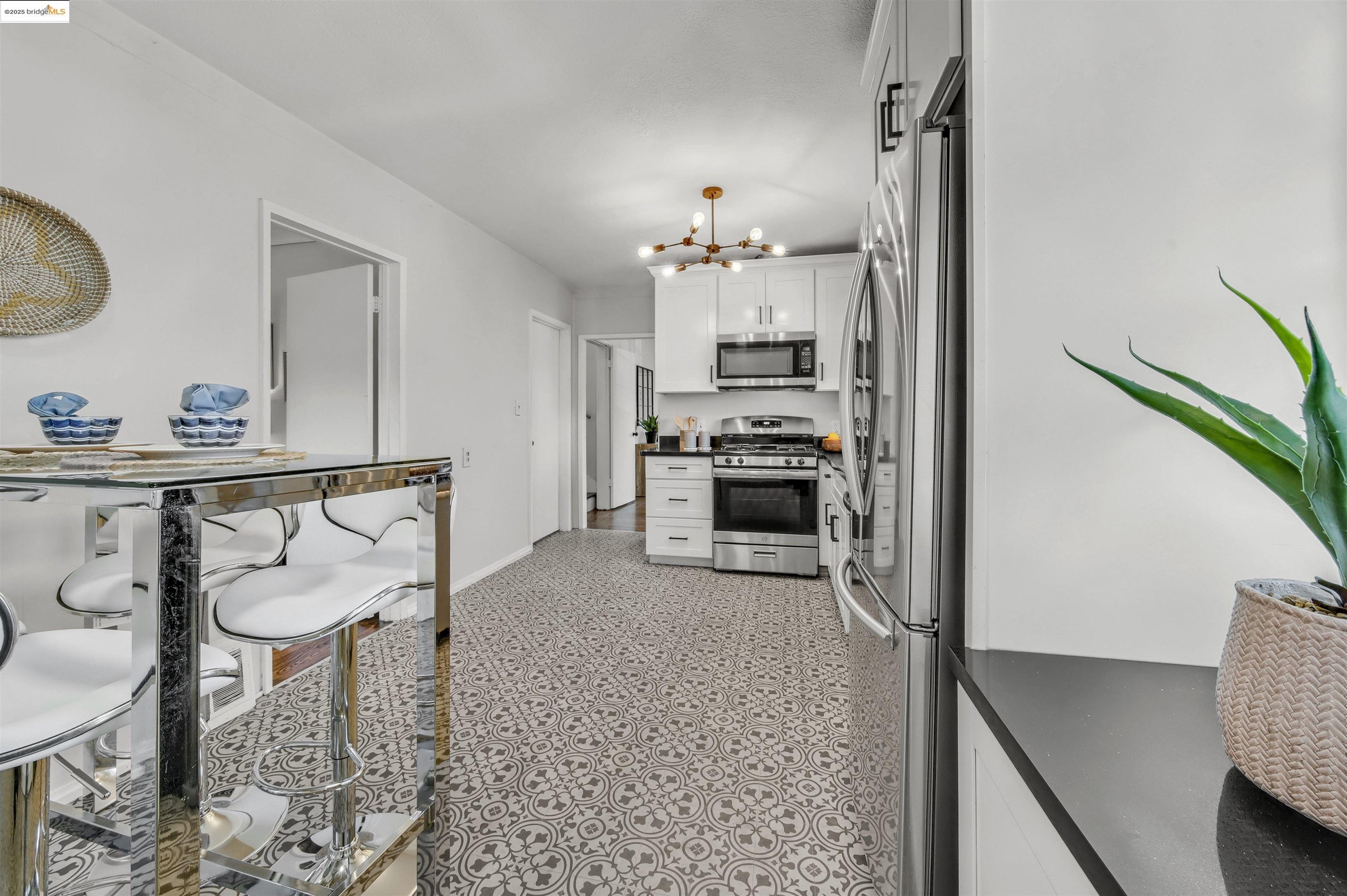 Detail Gallery Image 38 of 46 For 10501 Longfellow Ave, Oakland,  CA 94603 - 3 Beds | 1 Baths