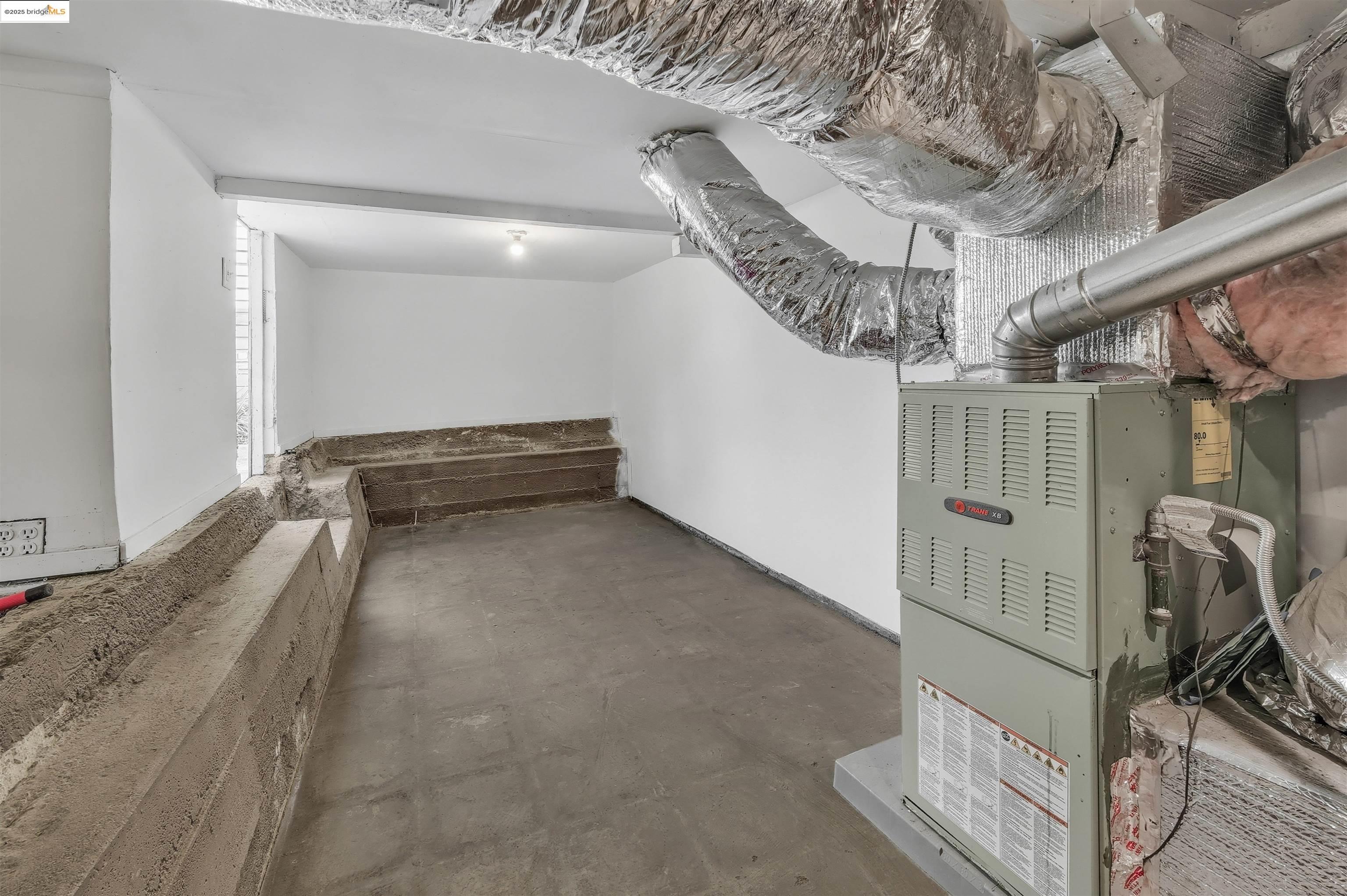 Detail Gallery Image 40 of 46 For 10501 Longfellow Ave, Oakland,  CA 94603 - 3 Beds | 1 Baths