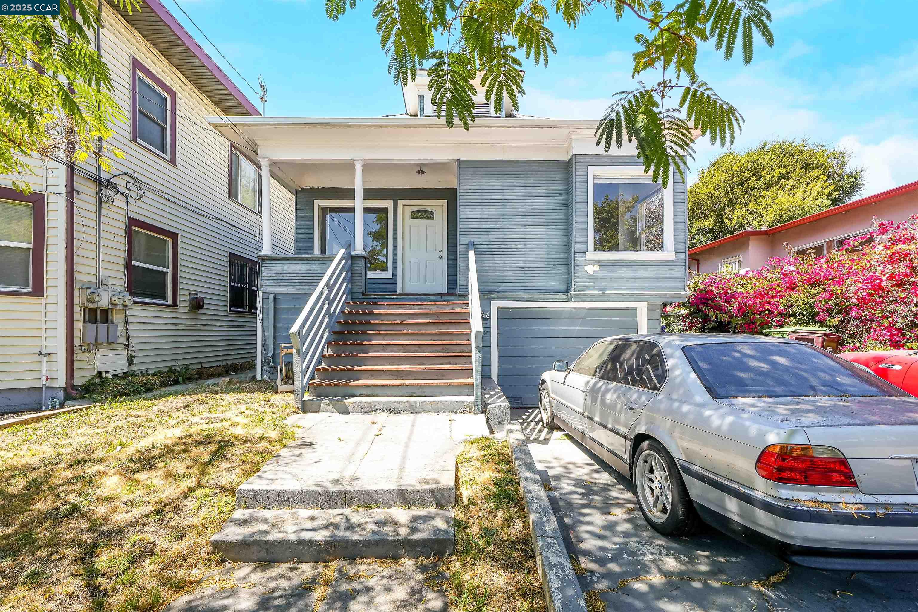 Detail Gallery Image 2 of 34 For 546 61st St, Oakland,  CA 94609 - 2 Beds | 1 Baths