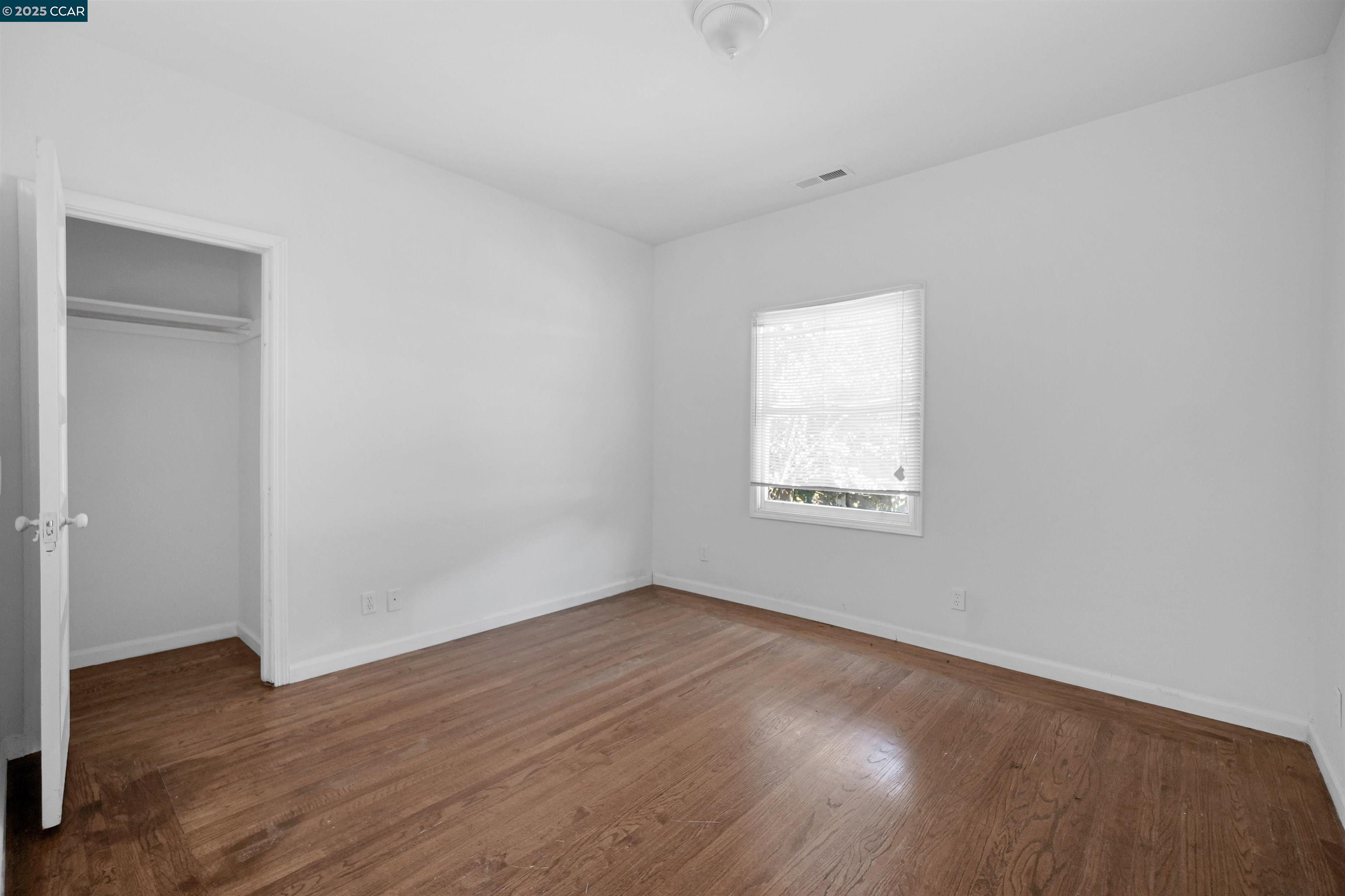 Detail Gallery Image 12 of 34 For 546 61st St, Oakland,  CA 94609 - 2 Beds | 1 Baths