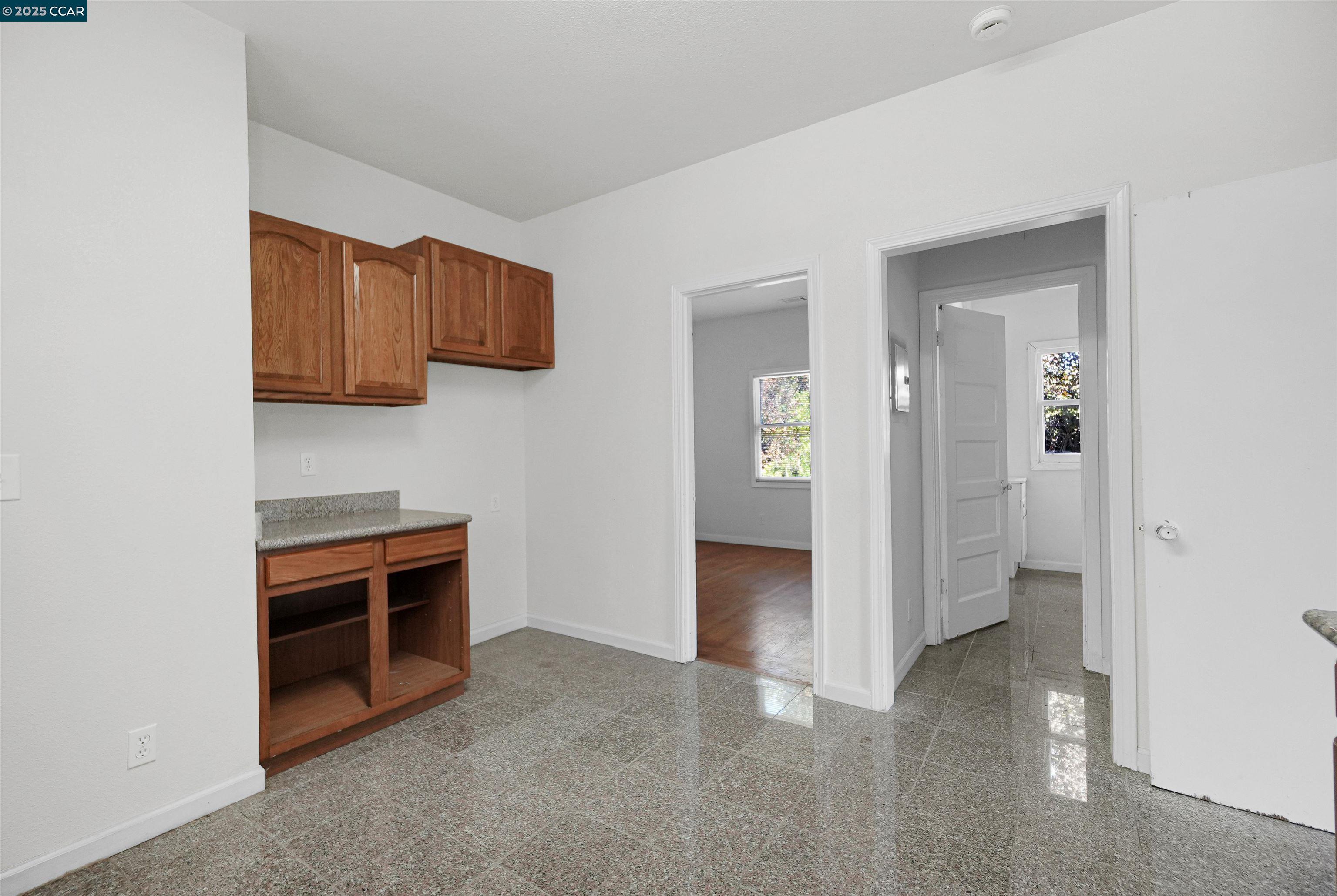 Detail Gallery Image 17 of 34 For 546 61st St, Oakland,  CA 94609 - 2 Beds | 1 Baths