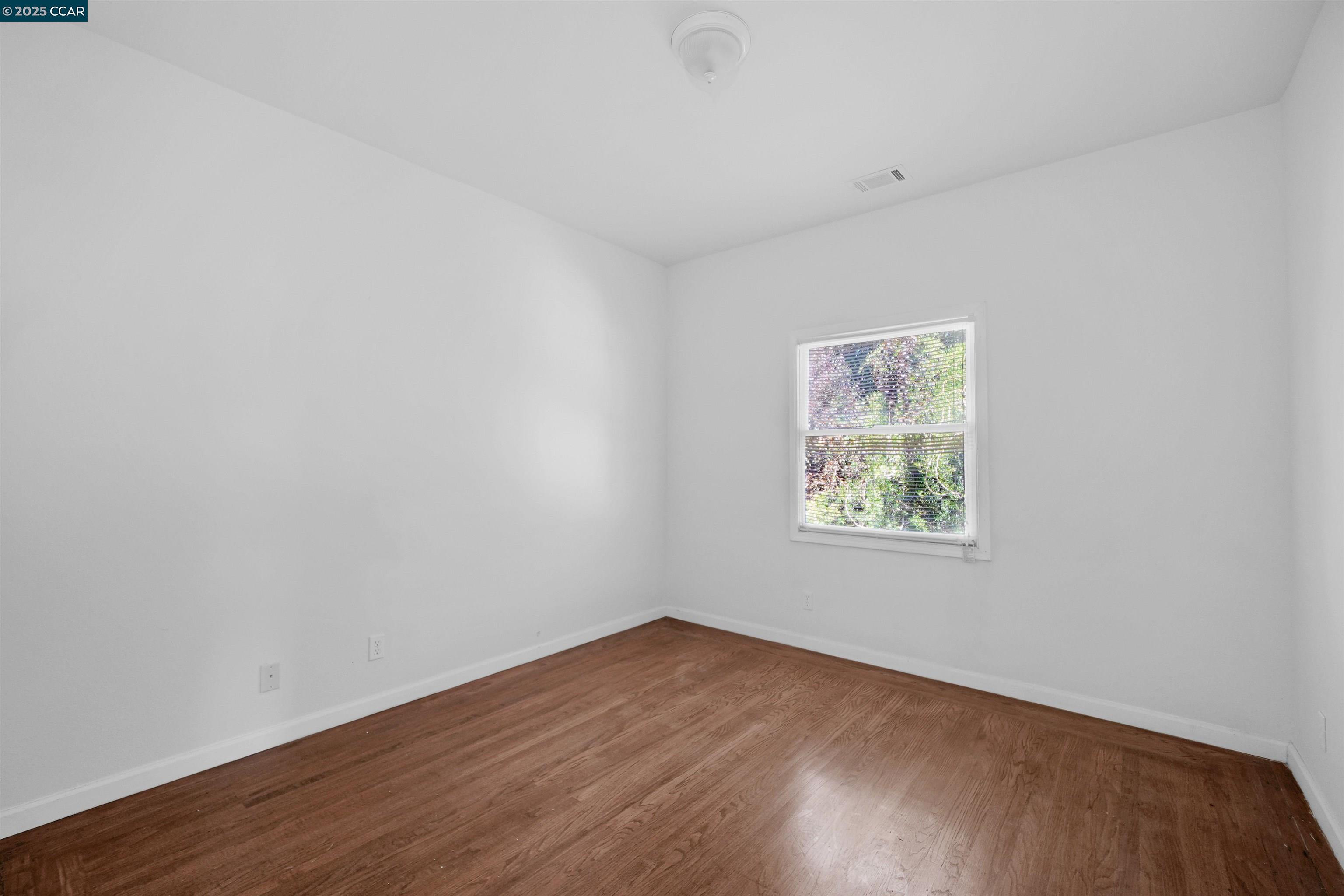 Detail Gallery Image 18 of 34 For 546 61st St, Oakland,  CA 94609 - 2 Beds | 1 Baths
