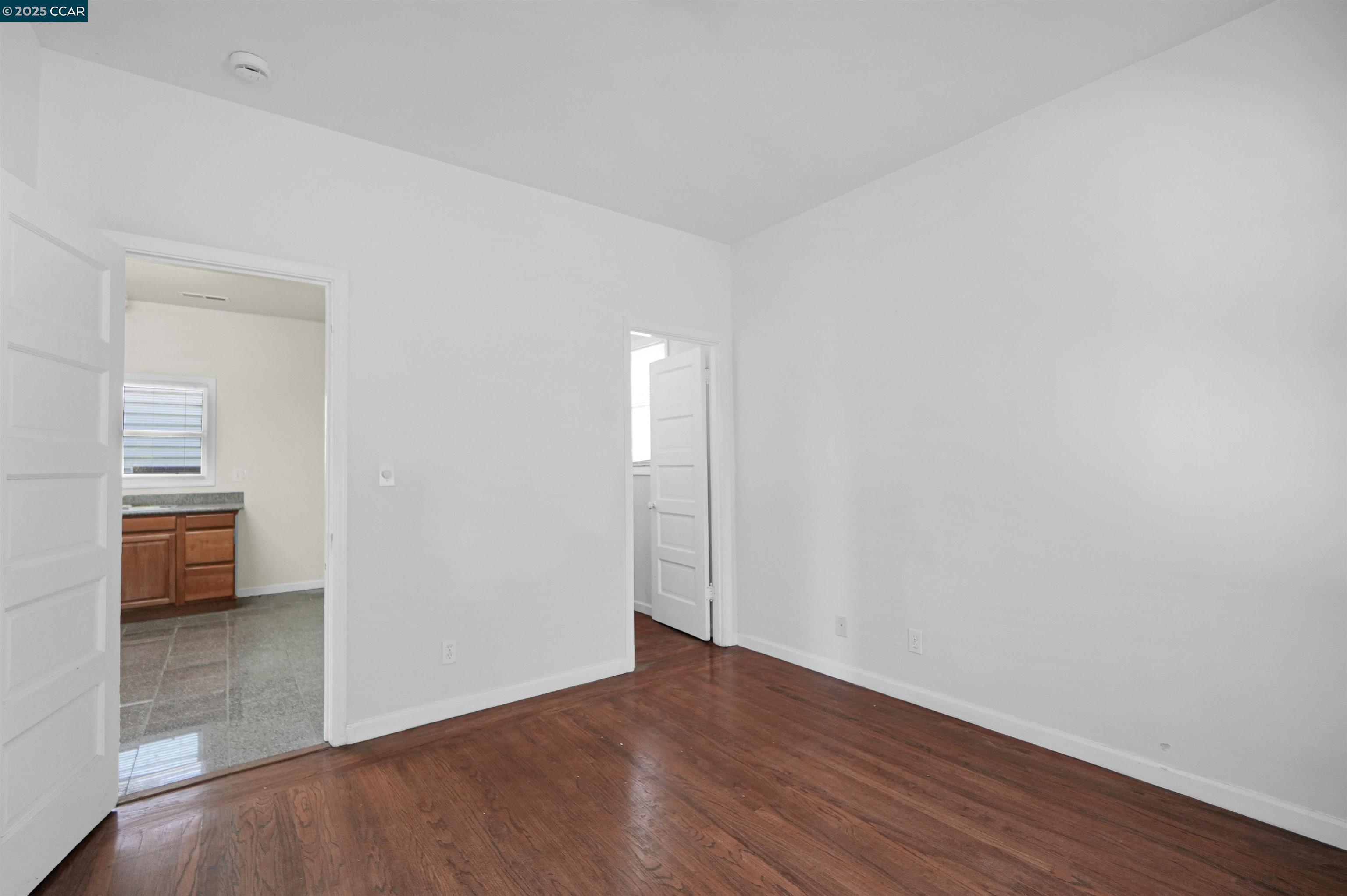 Detail Gallery Image 19 of 34 For 546 61st St, Oakland,  CA 94609 - 2 Beds | 1 Baths