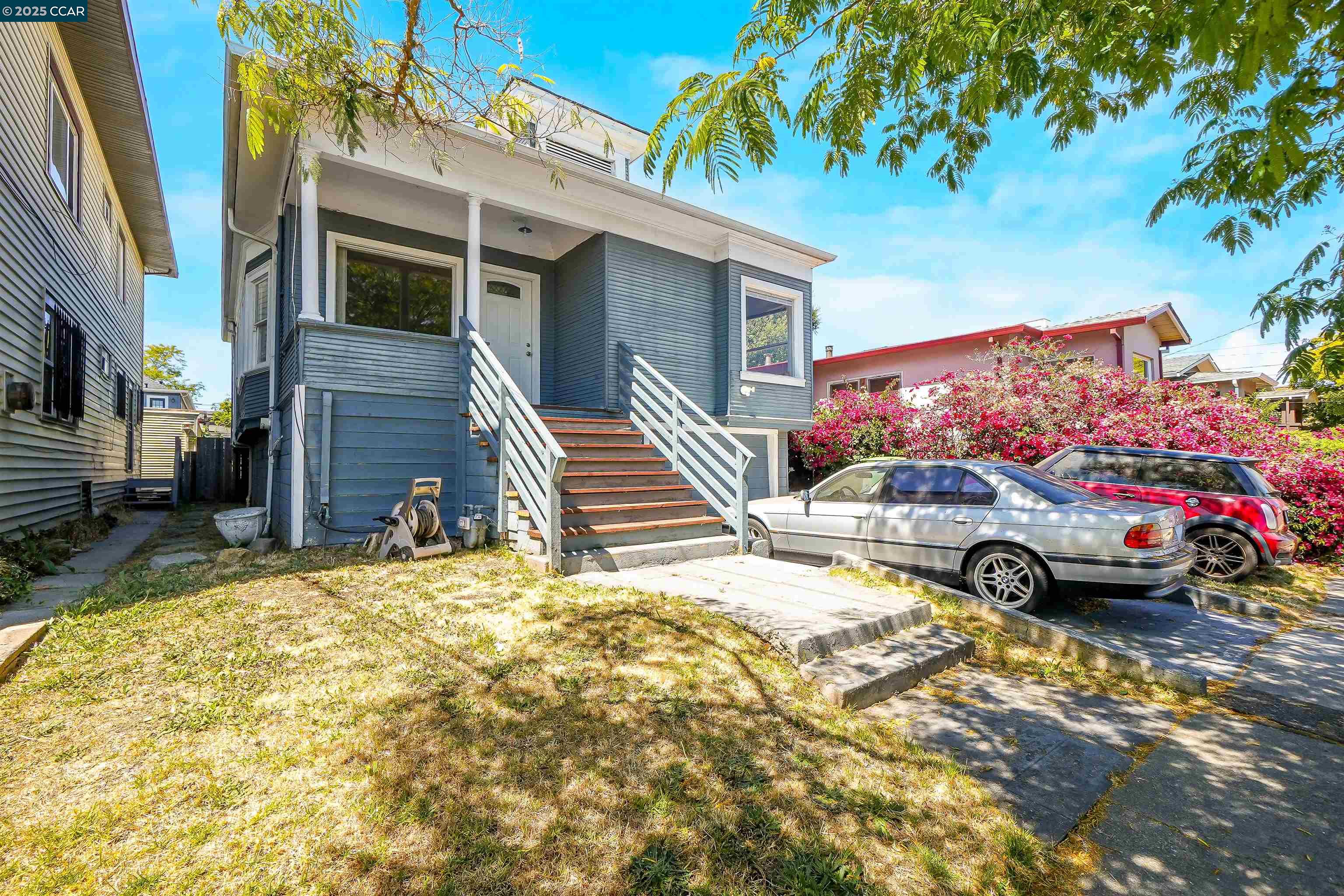 Detail Gallery Image 3 of 34 For 546 61st St, Oakland,  CA 94609 - 2 Beds | 1 Baths