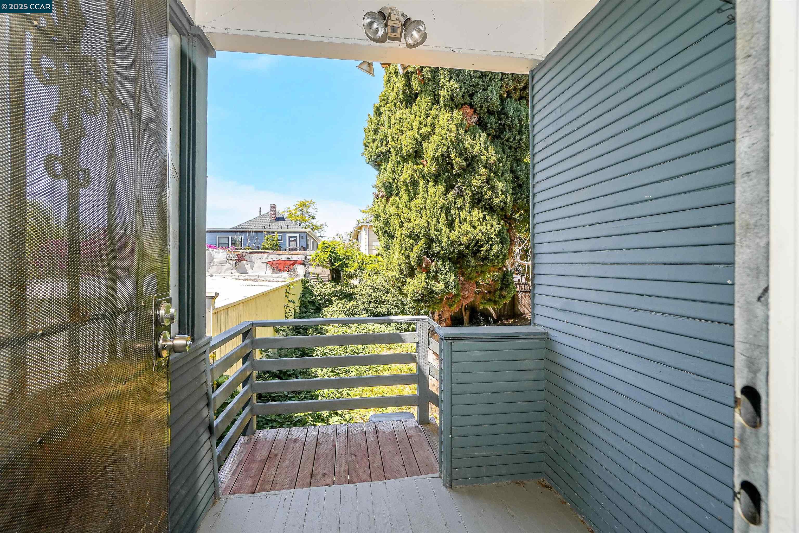 Detail Gallery Image 22 of 34 For 546 61st St, Oakland,  CA 94609 - 2 Beds | 1 Baths