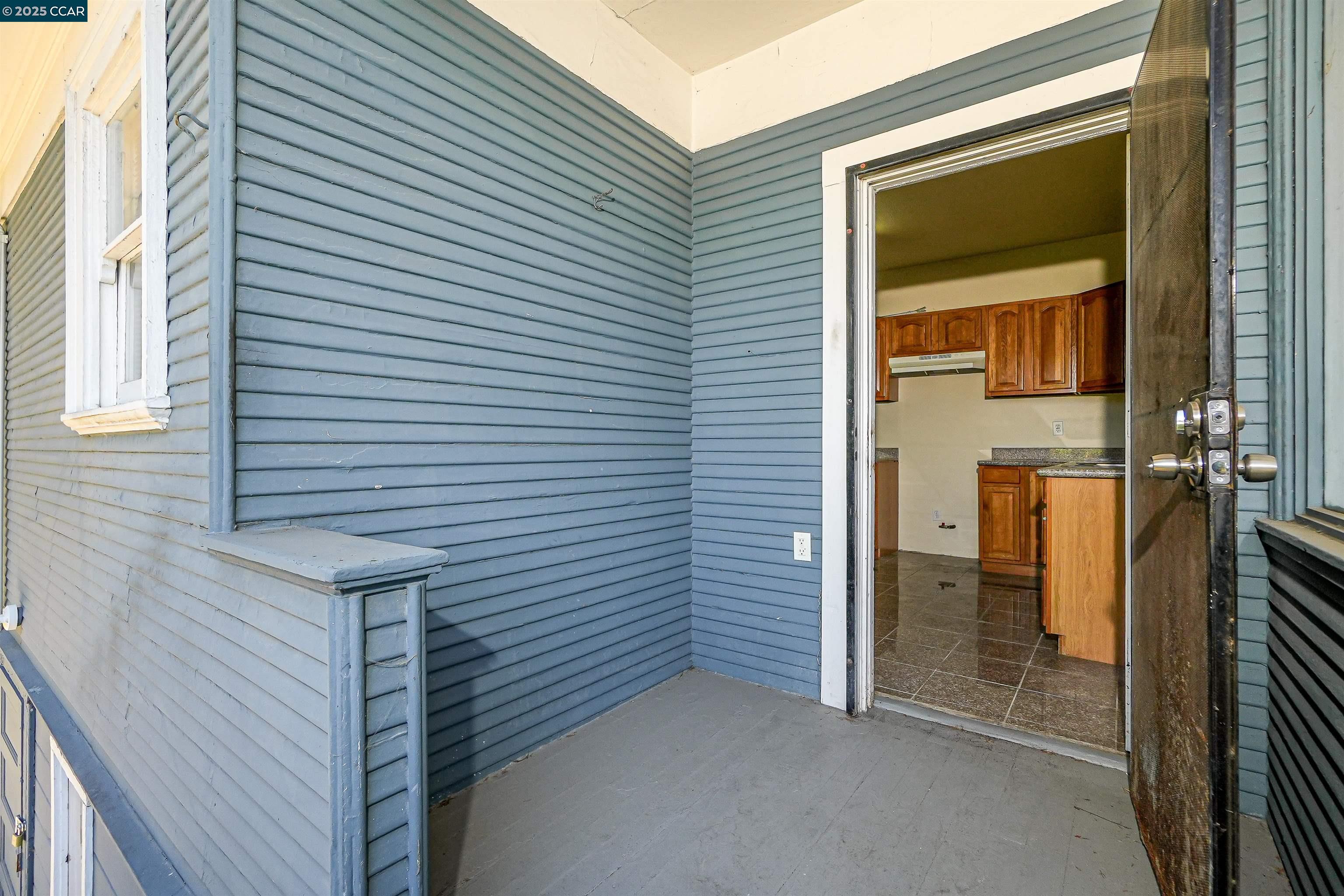 Detail Gallery Image 23 of 34 For 546 61st St, Oakland,  CA 94609 - 2 Beds | 1 Baths