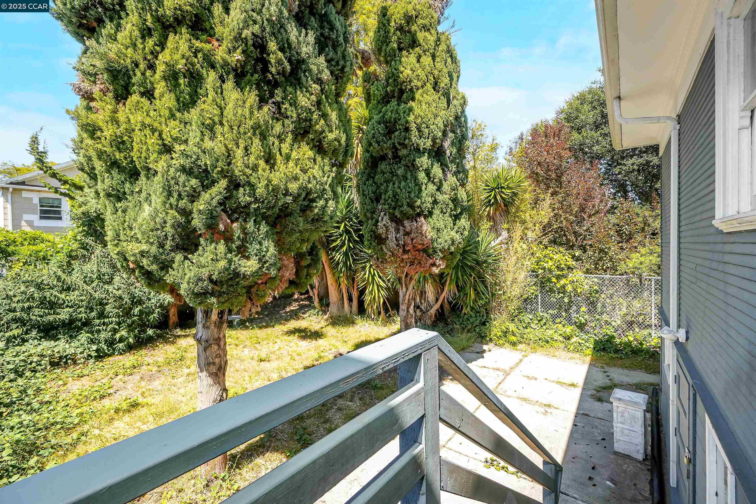 Detail Gallery Image 24 of 34 For 546 61st St, Oakland,  CA 94609 - 2 Beds | 1 Baths