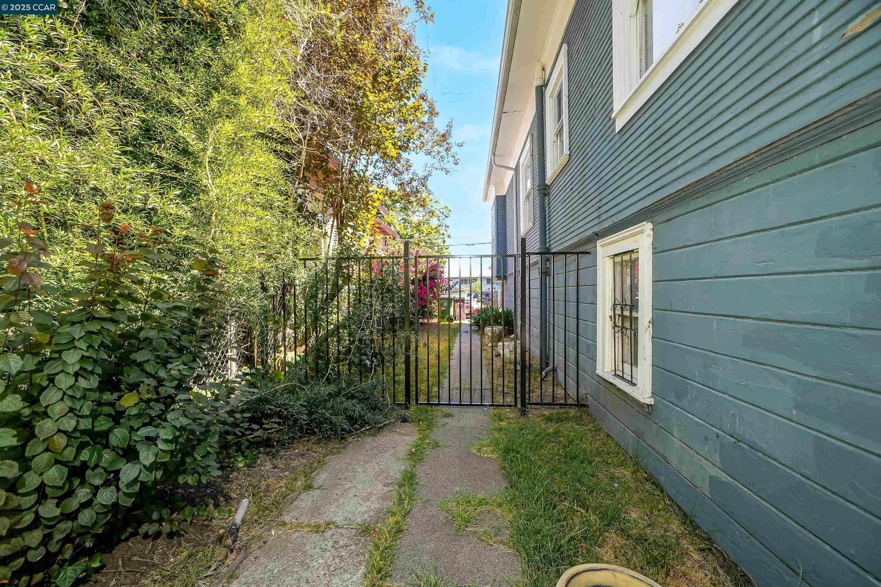 Detail Gallery Image 25 of 34 For 546 61st St, Oakland,  CA 94609 - 2 Beds | 1 Baths