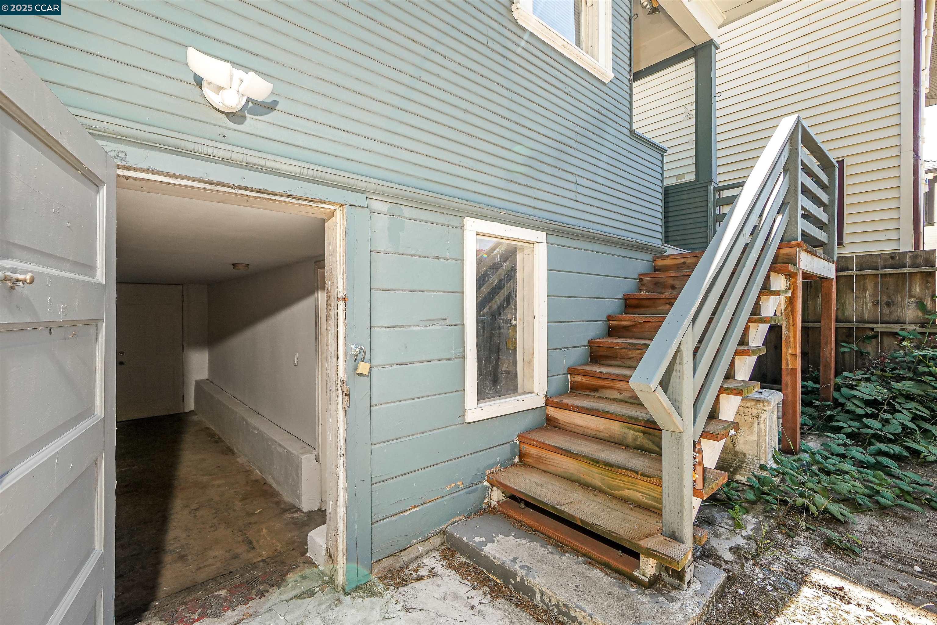 Detail Gallery Image 30 of 34 For 546 61st St, Oakland,  CA 94609 - 2 Beds | 1 Baths