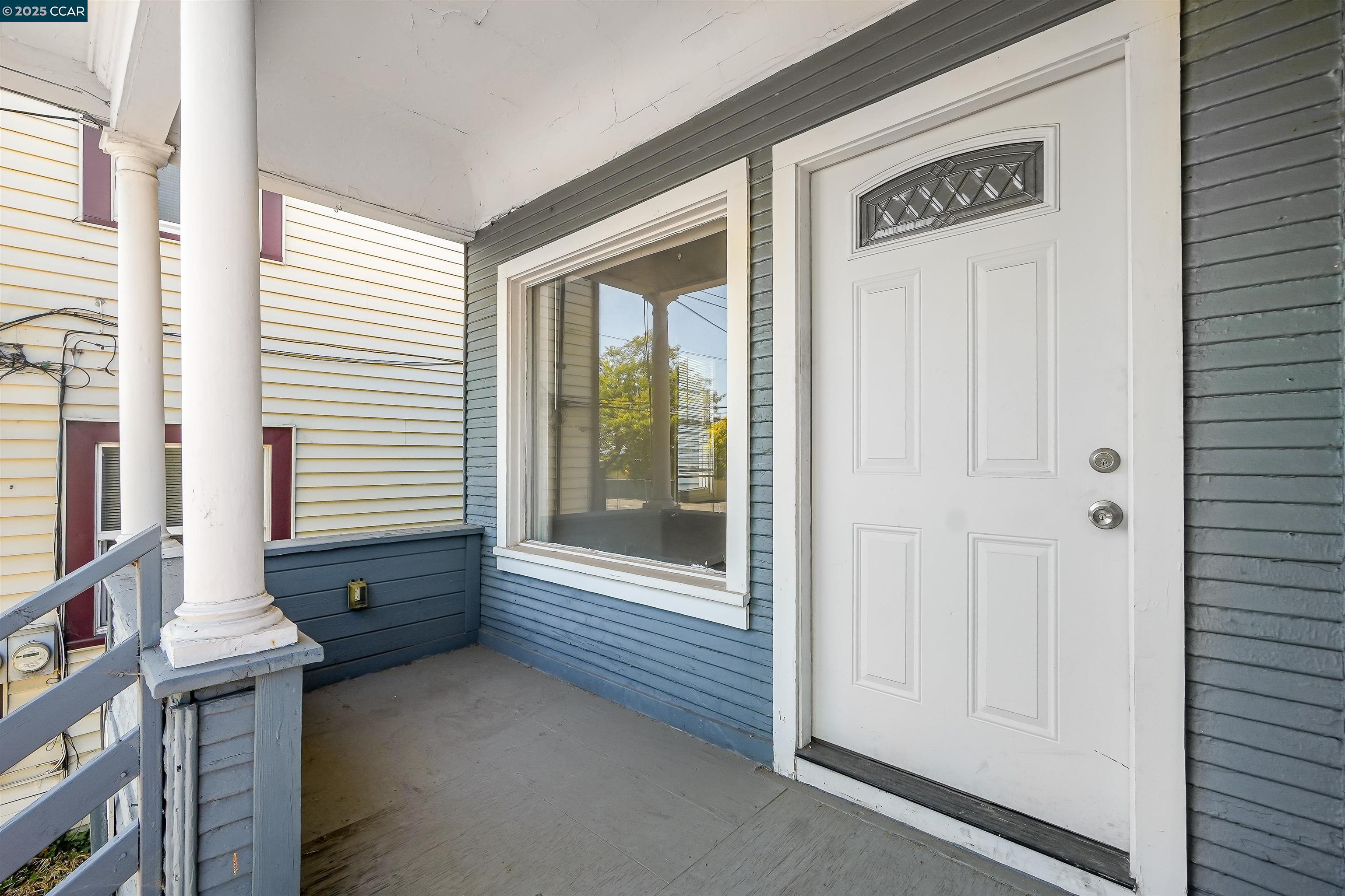 Detail Gallery Image 5 of 34 For 546 61st St, Oakland,  CA 94609 - 2 Beds | 1 Baths