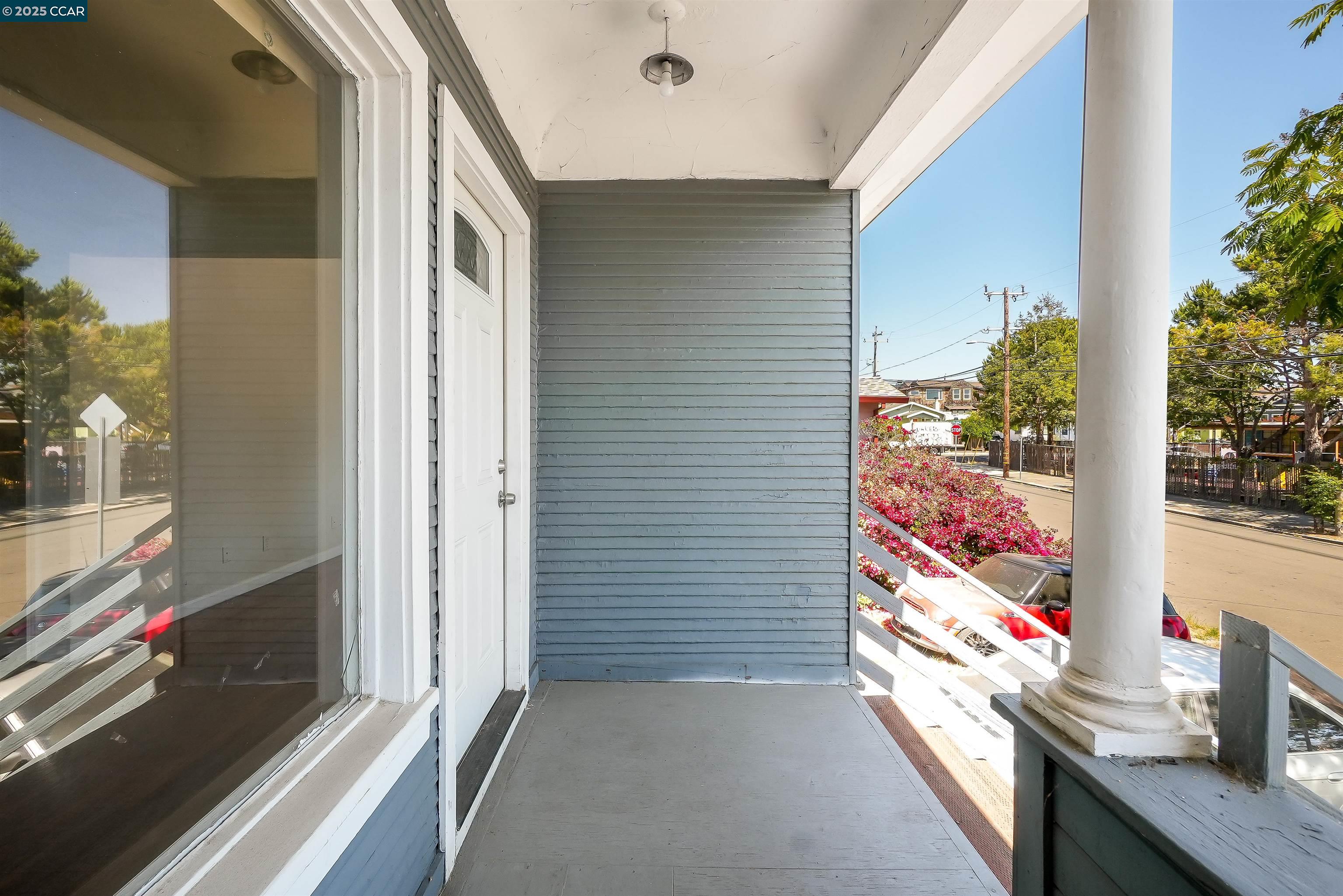 Detail Gallery Image 6 of 34 For 546 61st St, Oakland,  CA 94609 - 2 Beds | 1 Baths