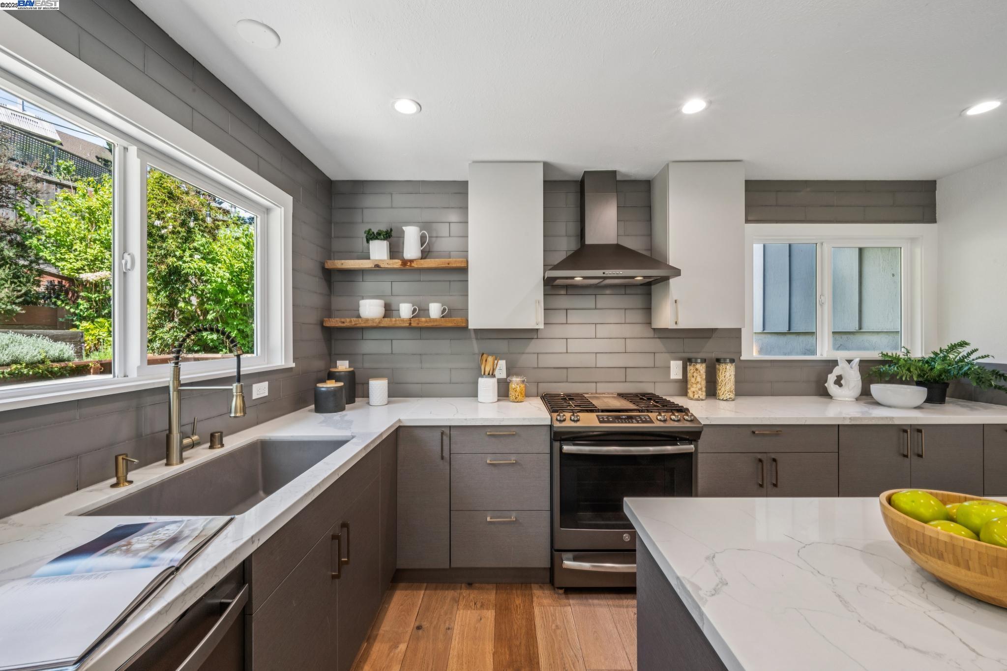 Detail Gallery Image 18 of 59 For 624 Parkside Court, Kensington,  CA 94708 - 3 Beds | 2/1 Baths