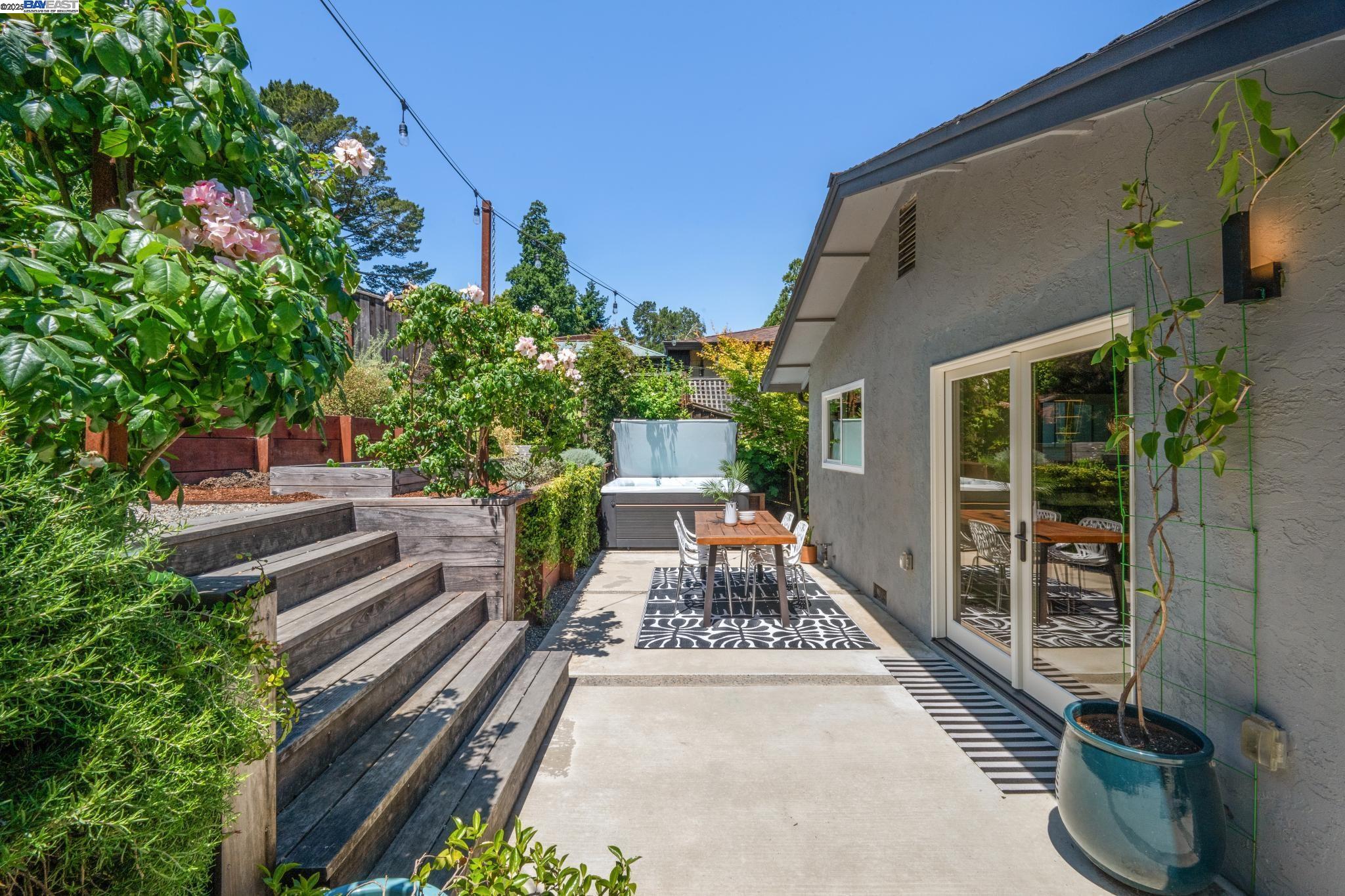Detail Gallery Image 21 of 59 For 624 Parkside Court, Kensington,  CA 94708 - 3 Beds | 2/1 Baths