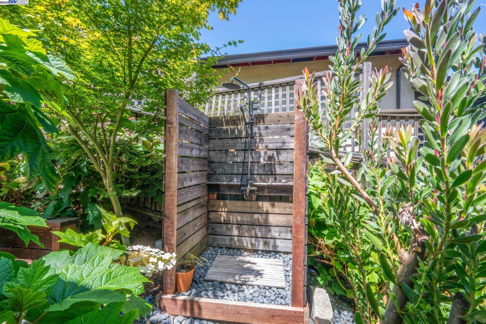 Detail Gallery Image 24 of 59 For 624 Parkside Court, Kensington,  CA 94708 - 3 Beds | 2/1 Baths