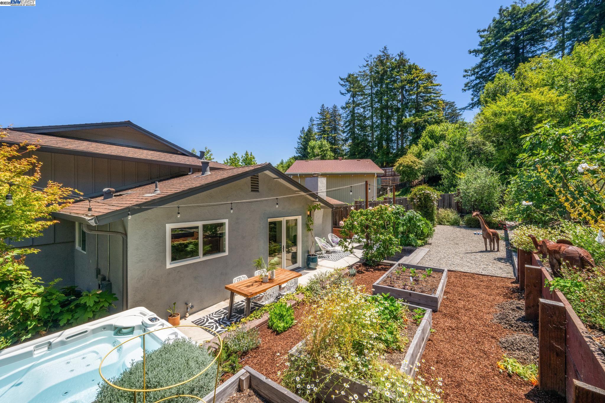 Detail Gallery Image 26 of 59 For 624 Parkside Court, Kensington,  CA 94708 - 3 Beds | 2/1 Baths
