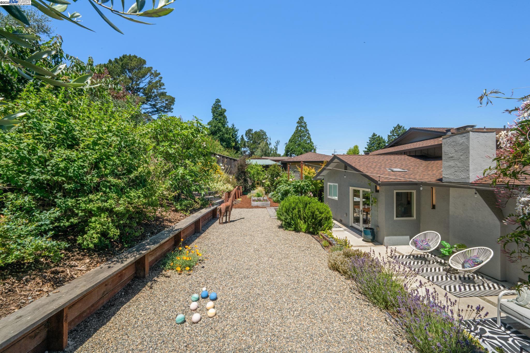 Detail Gallery Image 27 of 59 For 624 Parkside Court, Kensington,  CA 94708 - 3 Beds | 2/1 Baths