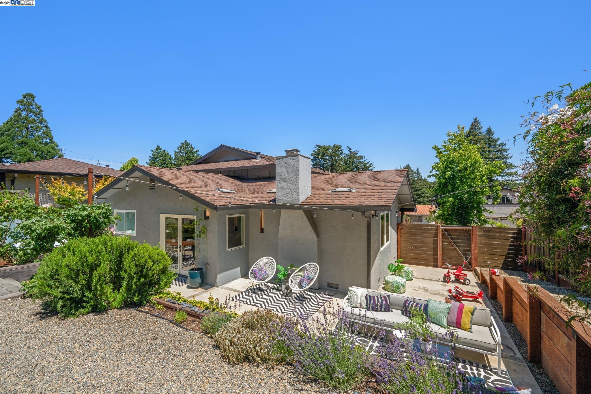 Detail Gallery Image 28 of 59 For 624 Parkside Court, Kensington,  CA 94708 - 3 Beds | 2/1 Baths