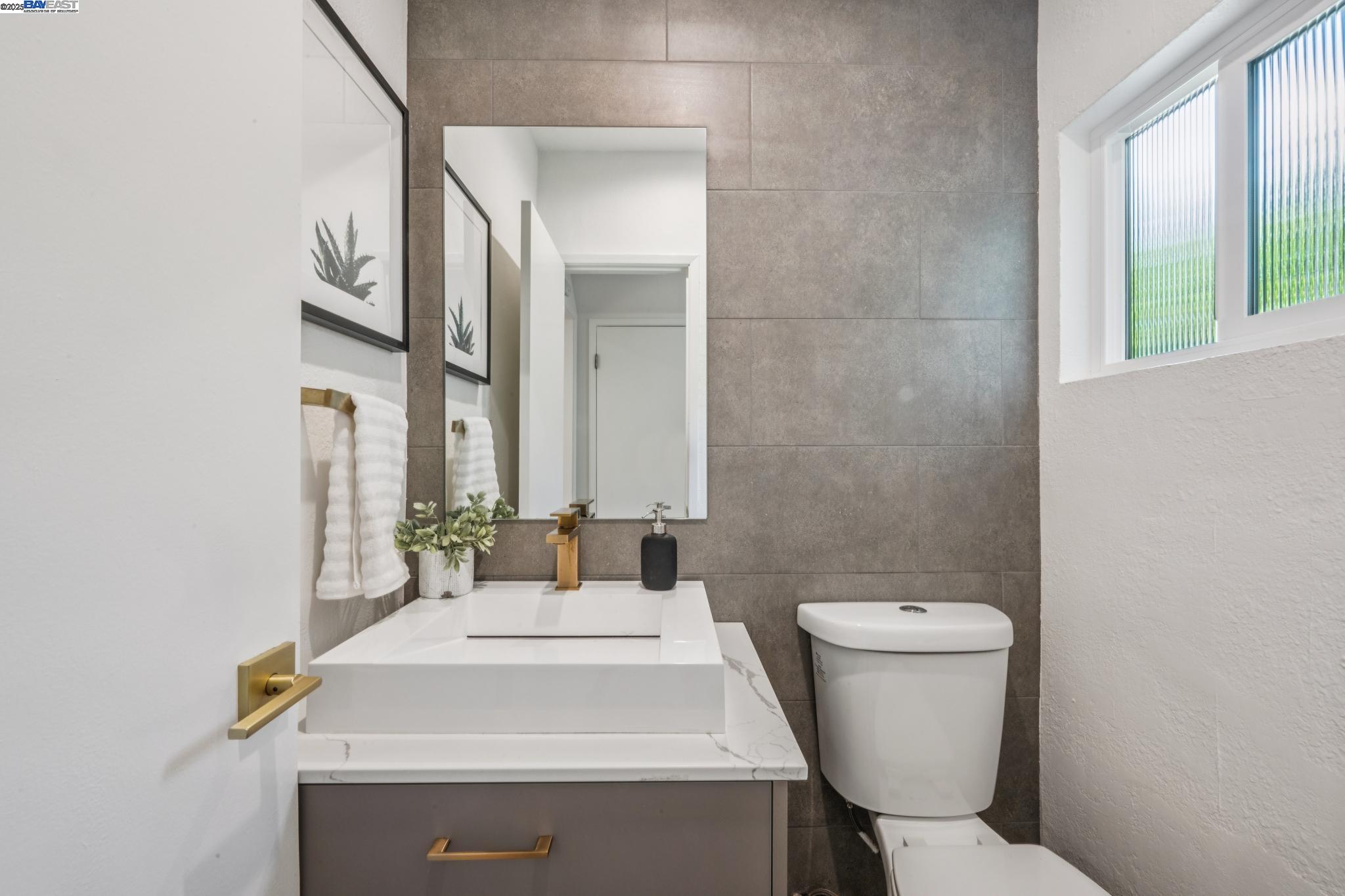Detail Gallery Image 35 of 59 For 624 Parkside Court, Kensington,  CA 94708 - 3 Beds | 2/1 Baths