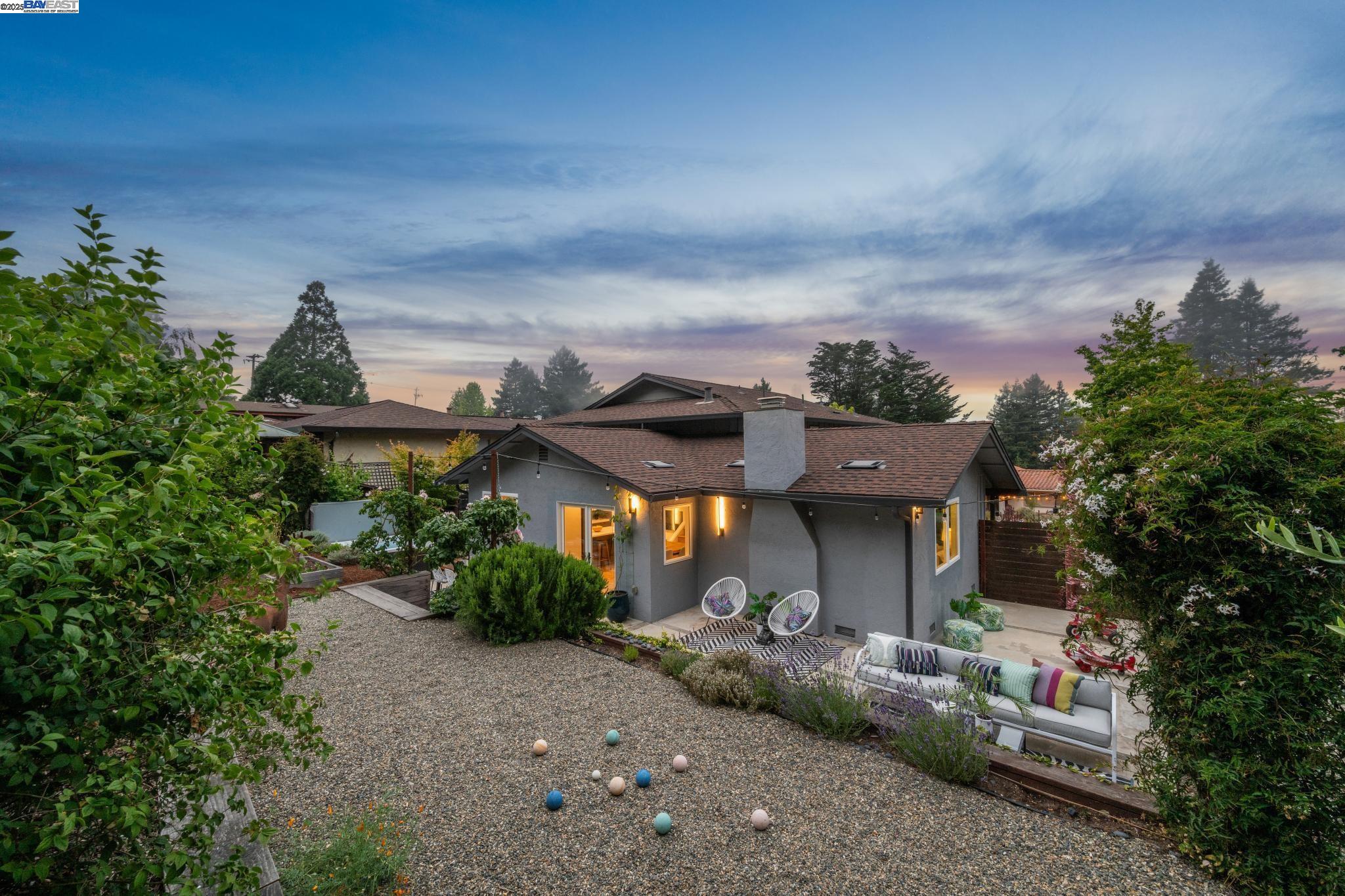Detail Gallery Image 5 of 59 For 624 Parkside Court, Kensington,  CA 94708 - 3 Beds | 2/1 Baths
