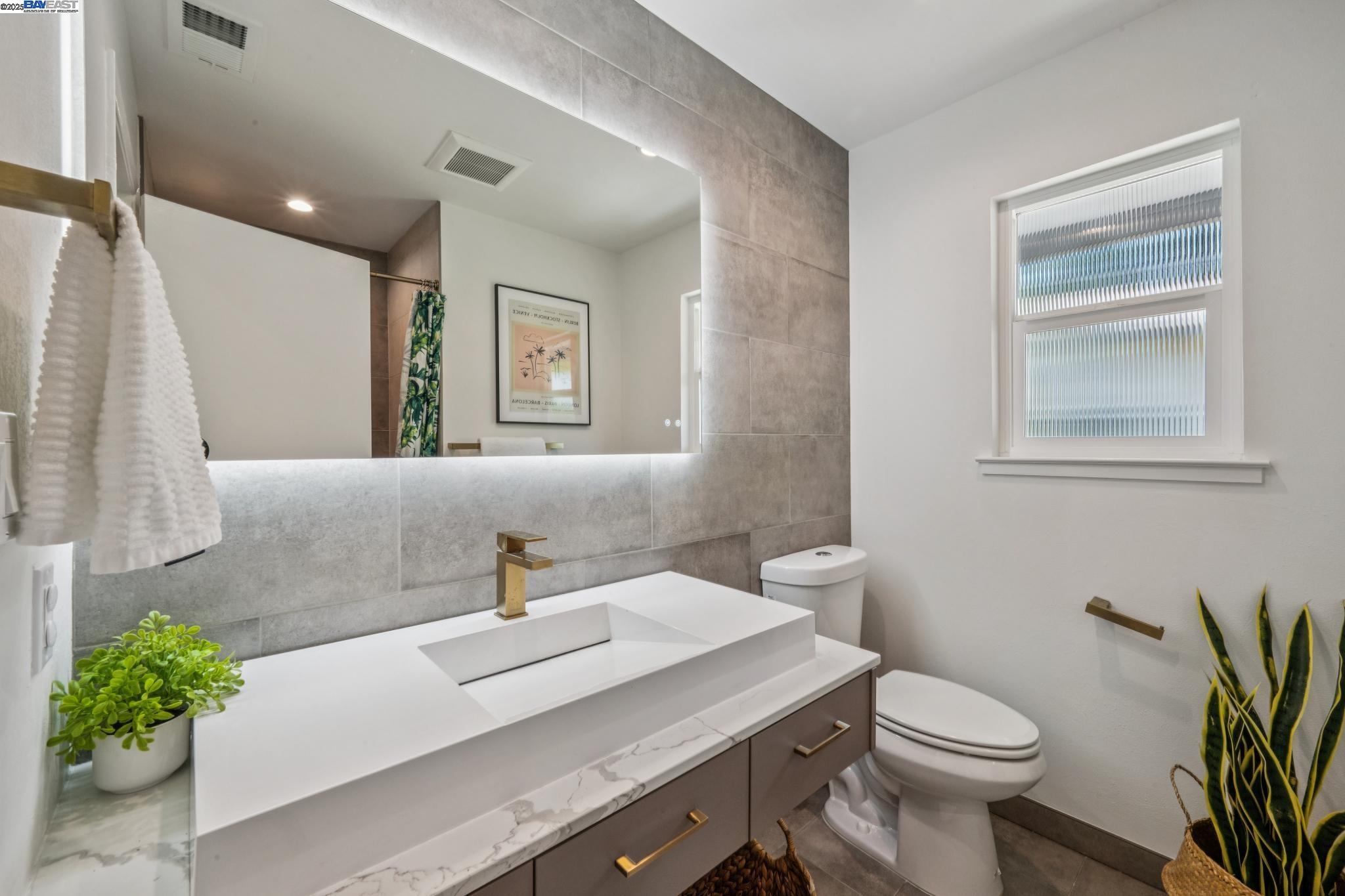 Detail Gallery Image 42 of 59 For 624 Parkside Court, Kensington,  CA 94708 - 3 Beds | 2/1 Baths