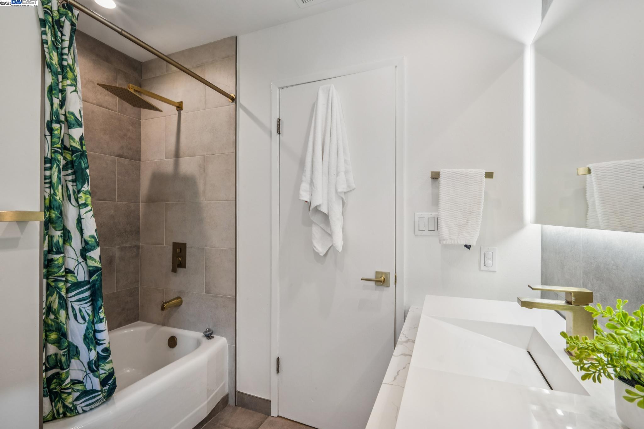 Detail Gallery Image 43 of 59 For 624 Parkside Court, Kensington,  CA 94708 - 3 Beds | 2/1 Baths