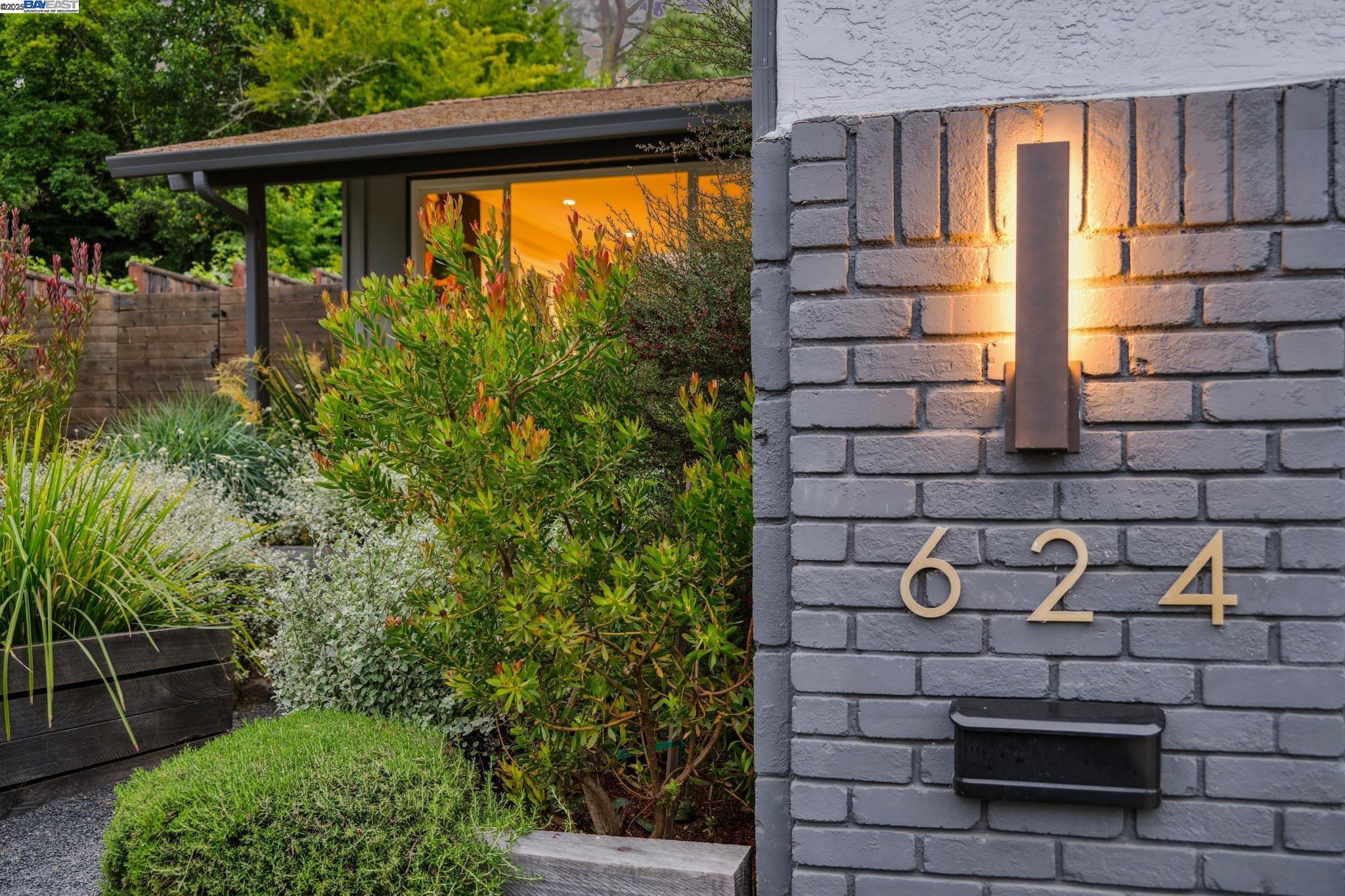 Detail Gallery Image 6 of 59 For 624 Parkside Court, Kensington,  CA 94708 - 3 Beds | 2/1 Baths