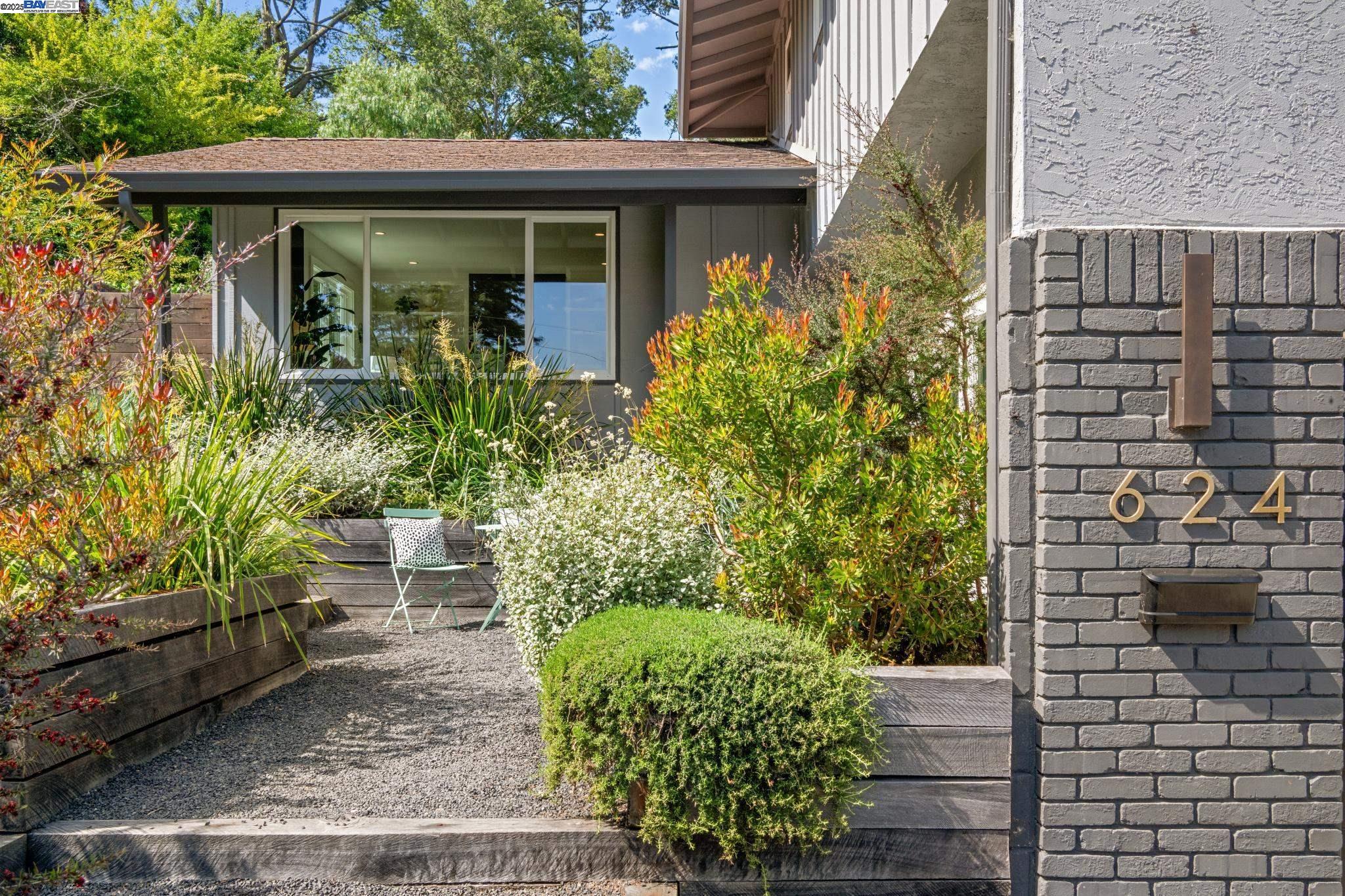 Detail Gallery Image 8 of 59 For 624 Parkside Court, Kensington,  CA 94708 - 3 Beds | 2/1 Baths
