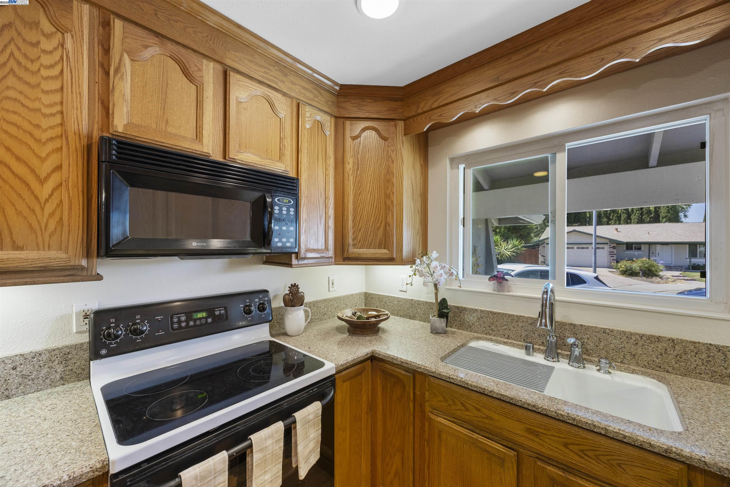 Detail Gallery Image 11 of 47 For 6876 Prospect Ct, Pleasanton,  CA 94588 - 5 Beds | 3 Baths