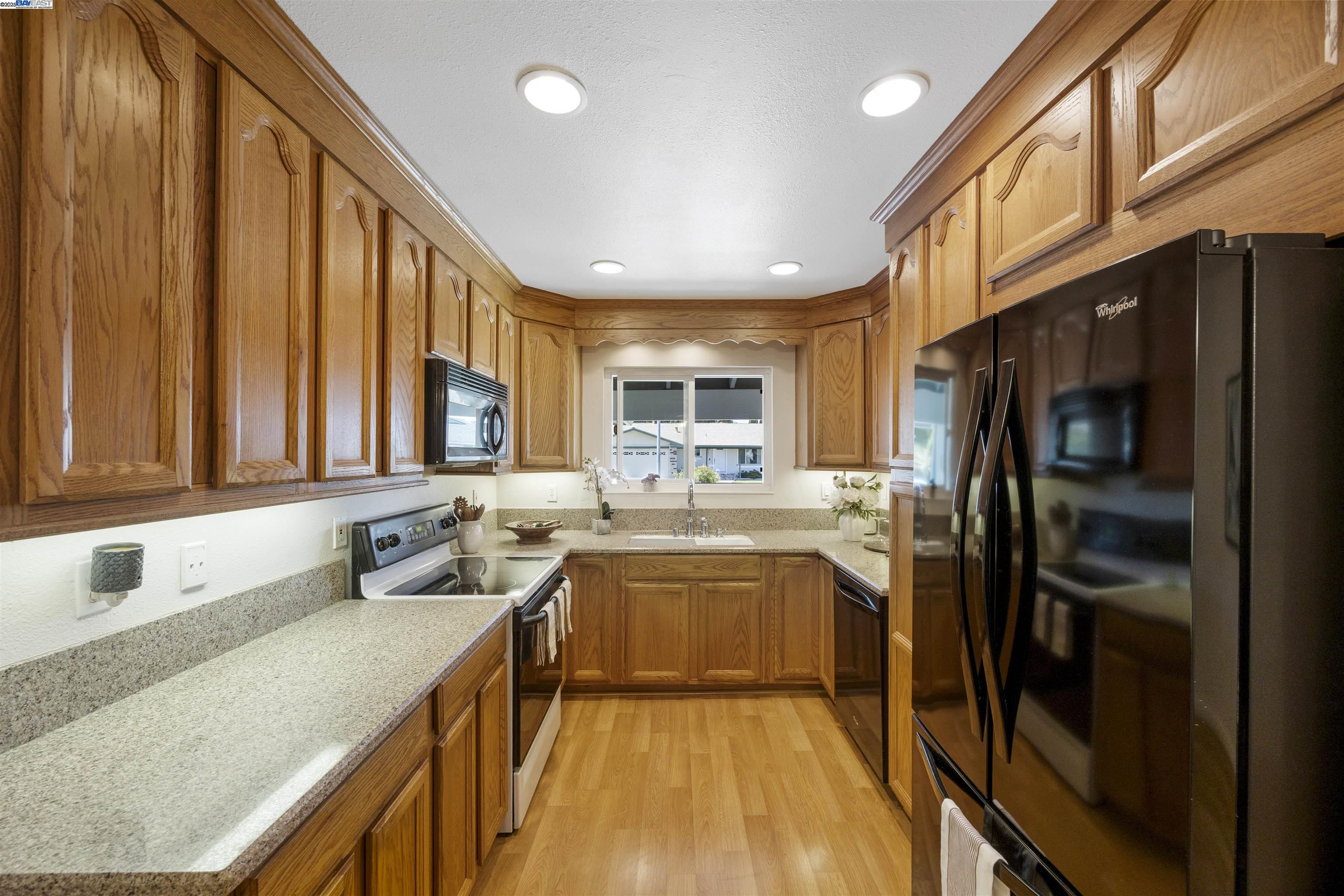 Detail Gallery Image 10 of 47 For 6876 Prospect Ct, Pleasanton,  CA 94588 - 5 Beds | 3 Baths