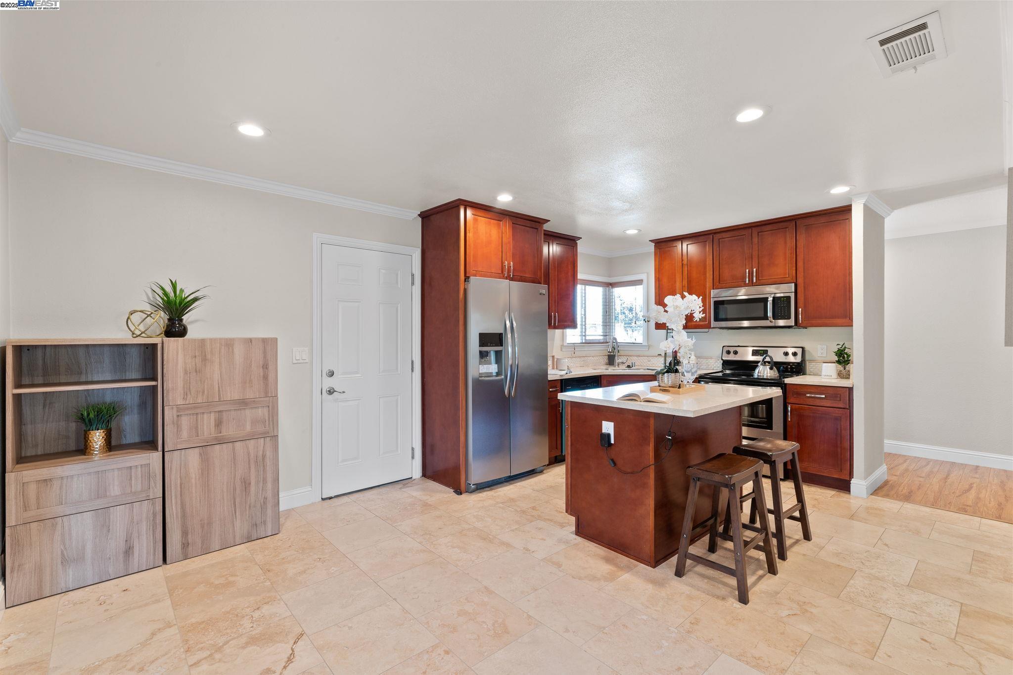 Detail Gallery Image 11 of 59 For 35421 Cleremont Dr, Newark,  CA 94560 - 4 Beds | 3 Baths