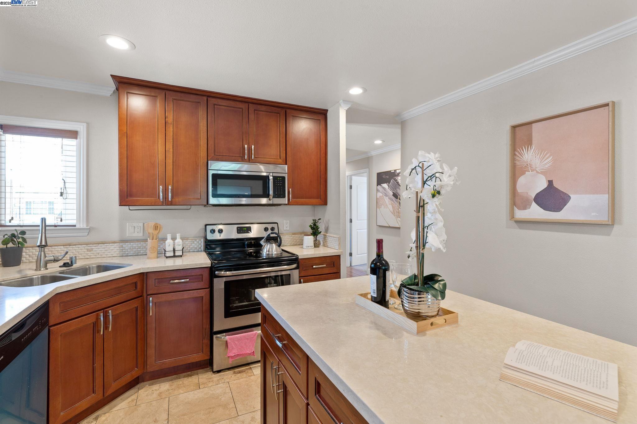 Detail Gallery Image 13 of 59 For 35421 Cleremont Dr, Newark,  CA 94560 - 4 Beds | 3 Baths