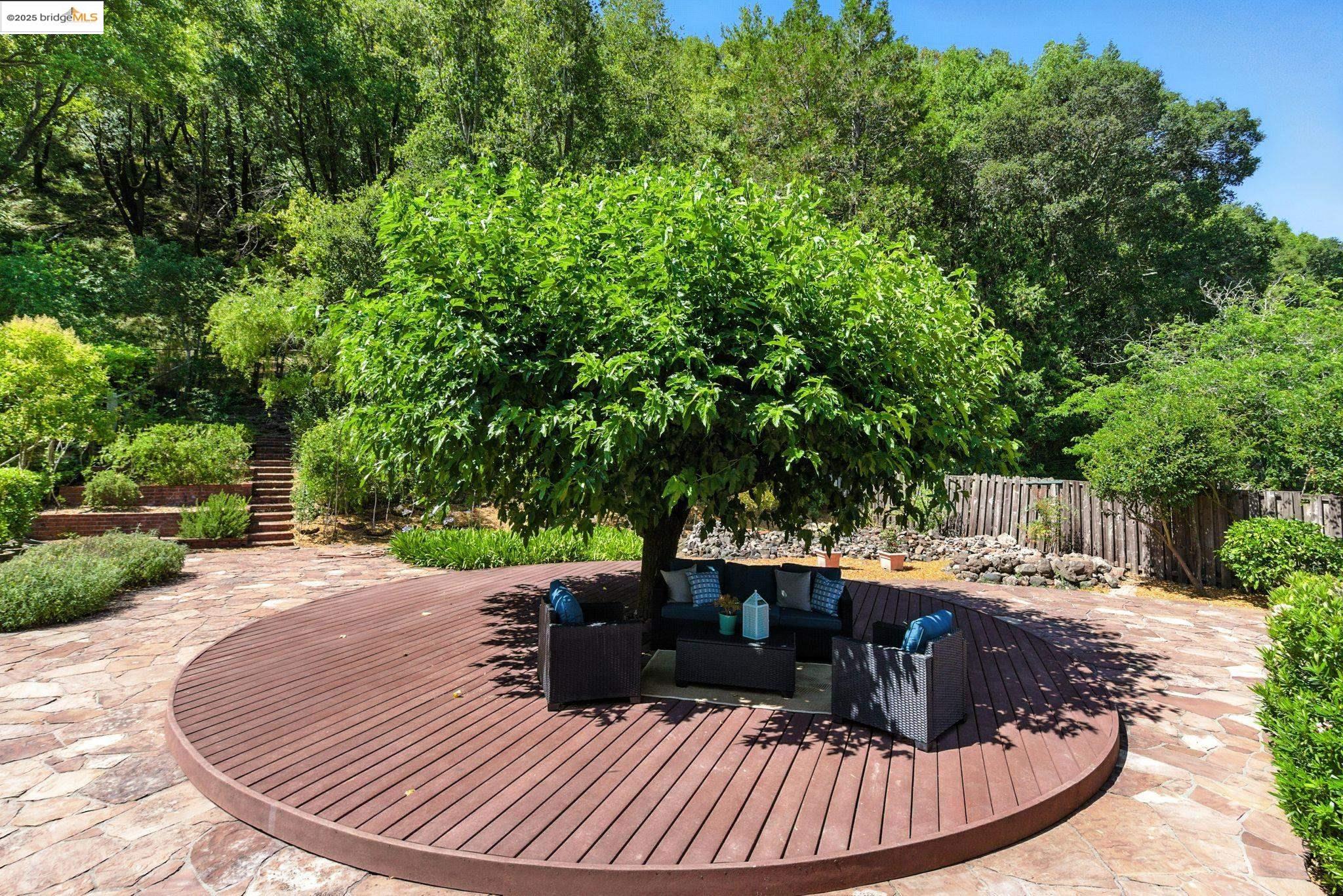Detail Gallery Image 13 of 17 For 499 Blackstone Drive, San Rafael,  CA 94903 - 4 Beds | 2/1 Baths