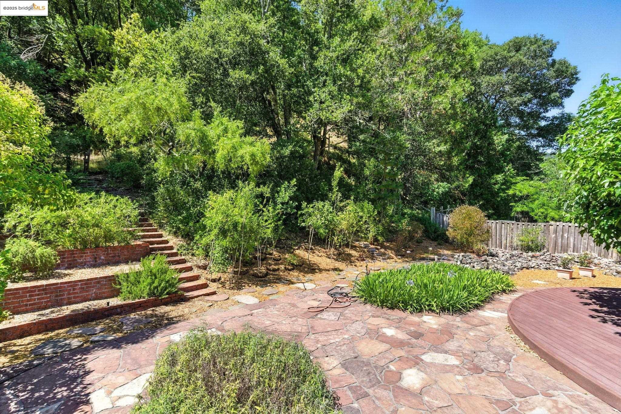 Detail Gallery Image 16 of 17 For 499 Blackstone Drive, San Rafael,  CA 94903 - 4 Beds | 2/1 Baths