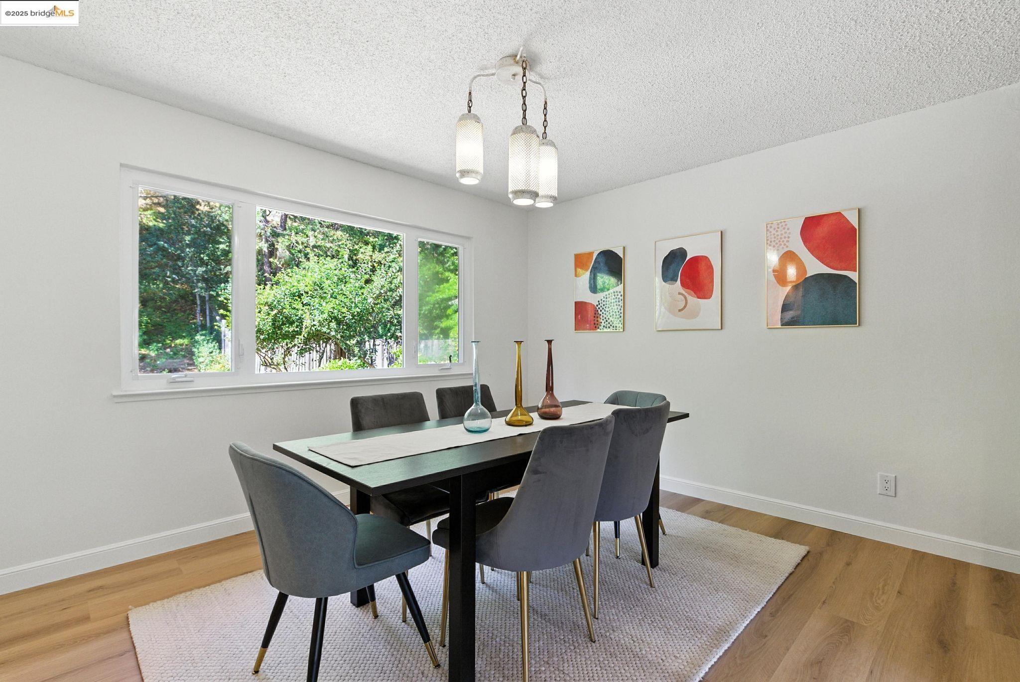 Detail Gallery Image 4 of 17 For 499 Blackstone Drive, San Rafael,  CA 94903 - 4 Beds | 2/1 Baths