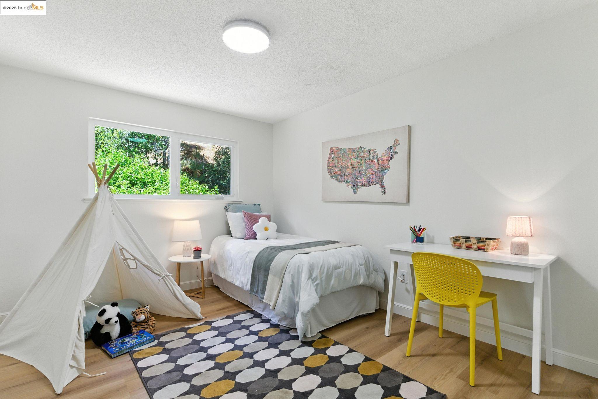 Detail Gallery Image 6 of 17 For 499 Blackstone Drive, San Rafael,  CA 94903 - 4 Beds | 2/1 Baths