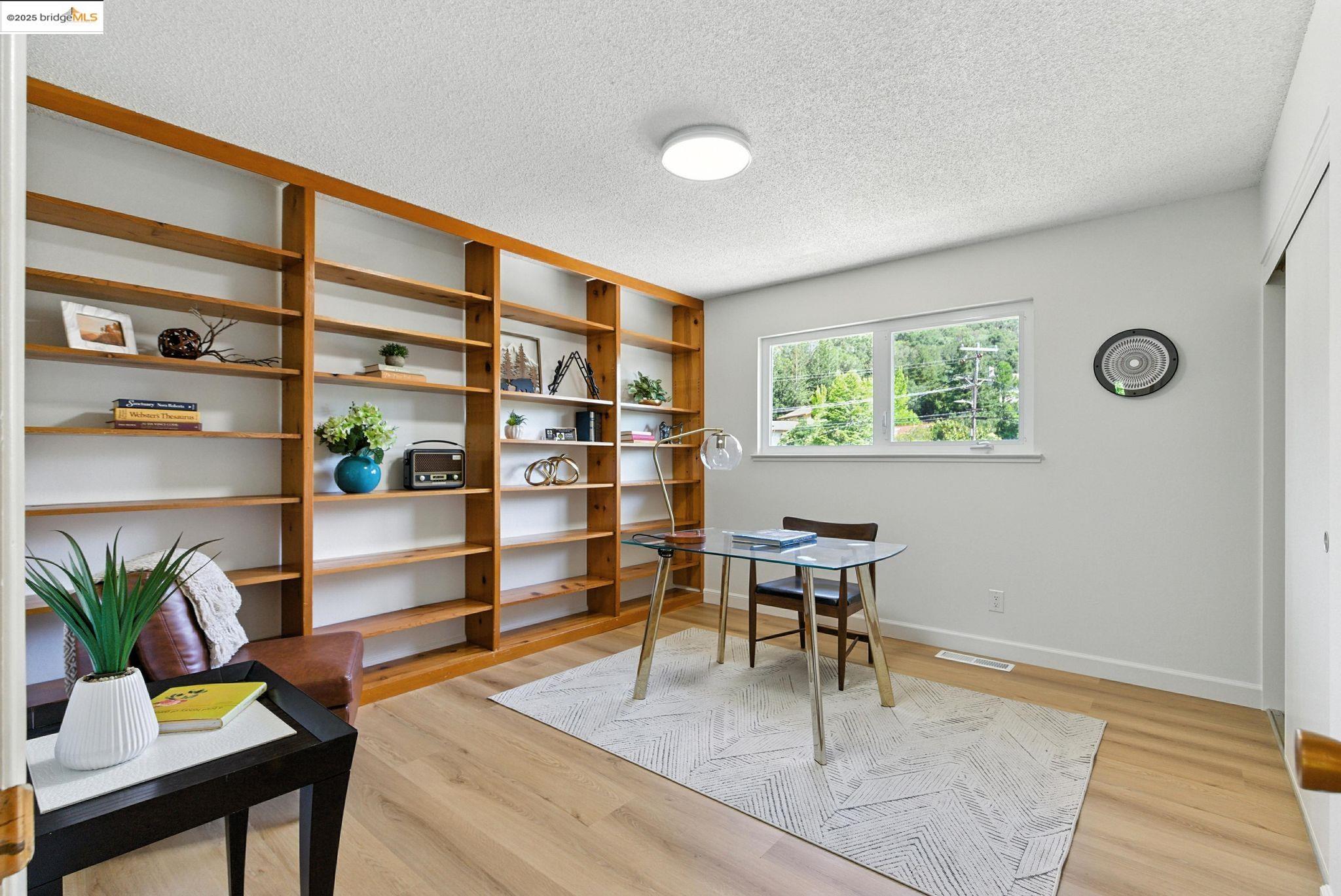 Detail Gallery Image 7 of 17 For 499 Blackstone Drive, San Rafael,  CA 94903 - 4 Beds | 2/1 Baths