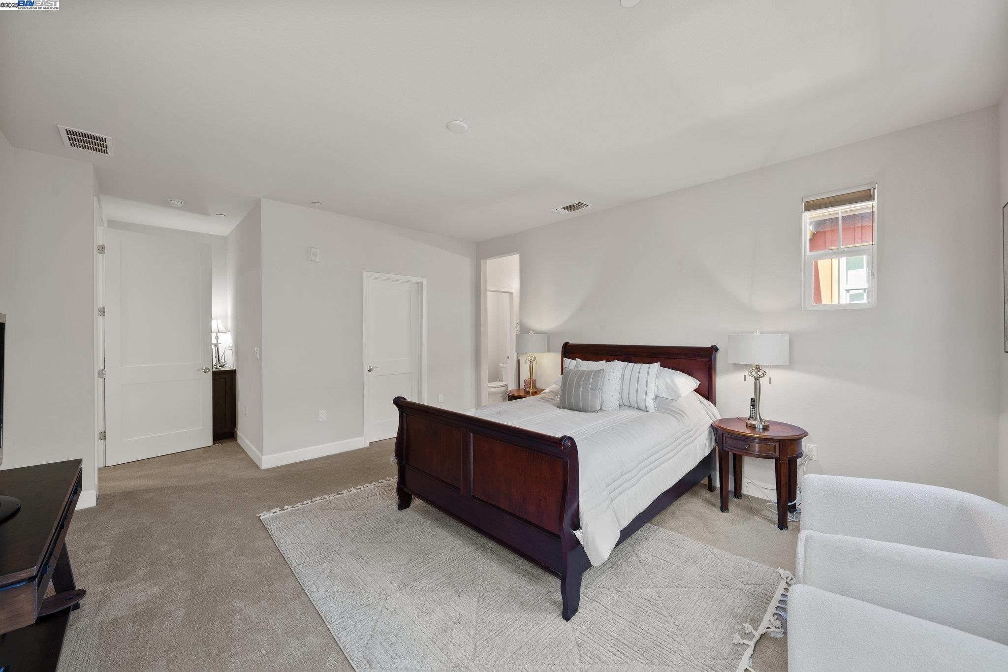 Detail Gallery Image 11 of 32 For 454 Persimmon Common #8,  Livermore,  CA 94551 - 3 Beds | 2/1 Baths