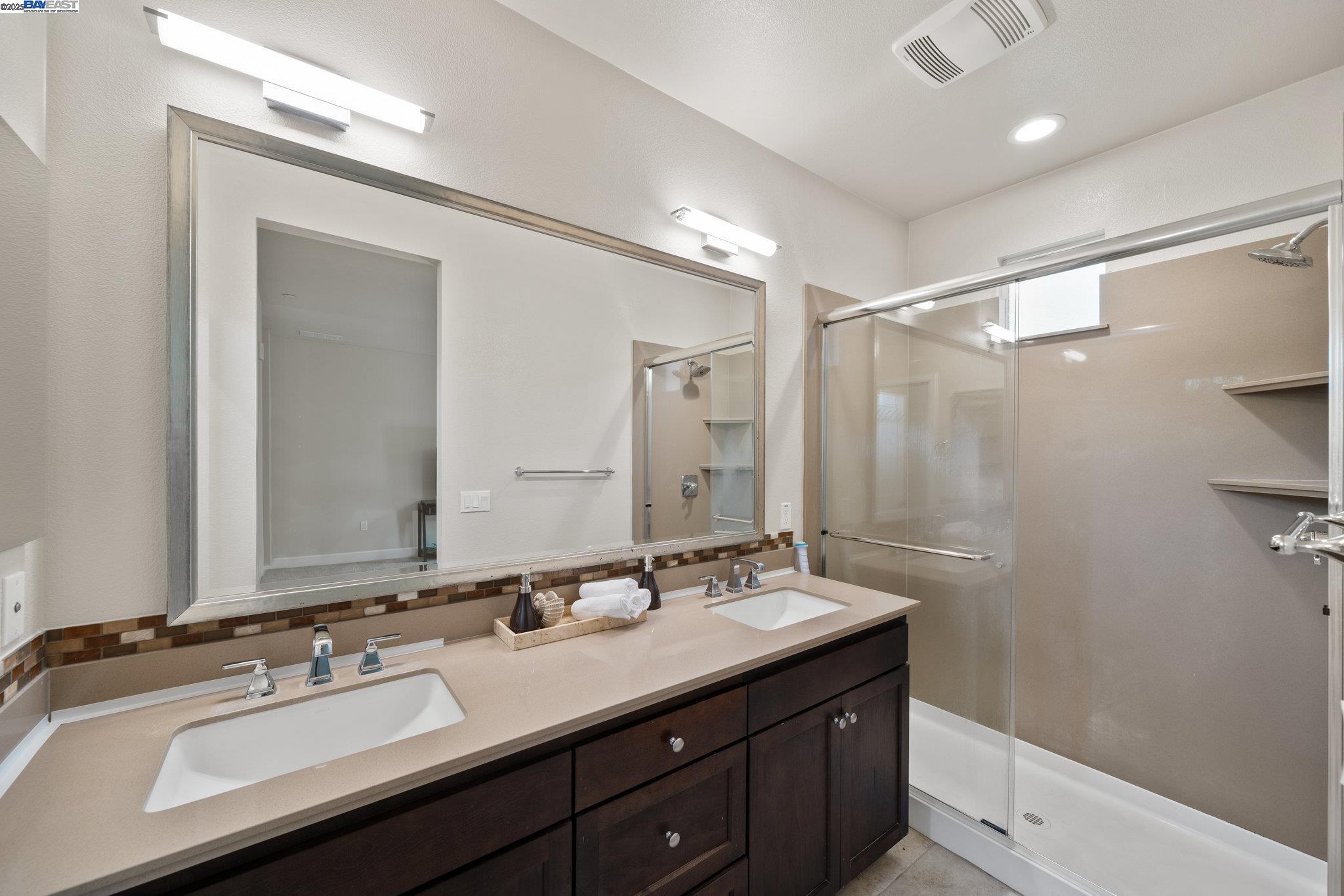 Detail Gallery Image 13 of 32 For 454 Persimmon Common #8,  Livermore,  CA 94551 - 3 Beds | 2/1 Baths