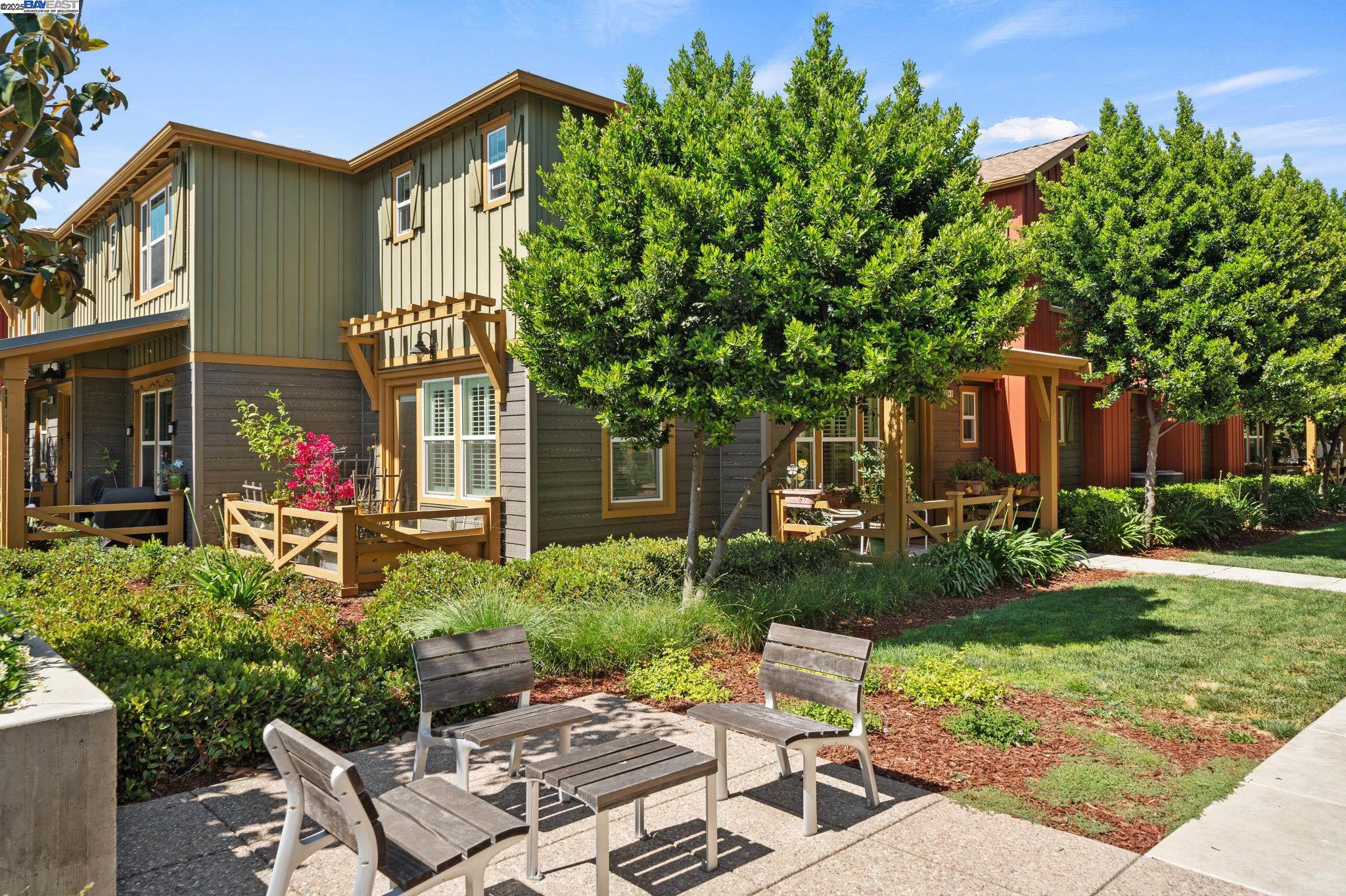 Detail Gallery Image 24 of 32 For 454 Persimmon Common #8,  Livermore,  CA 94551 - 3 Beds | 2/1 Baths