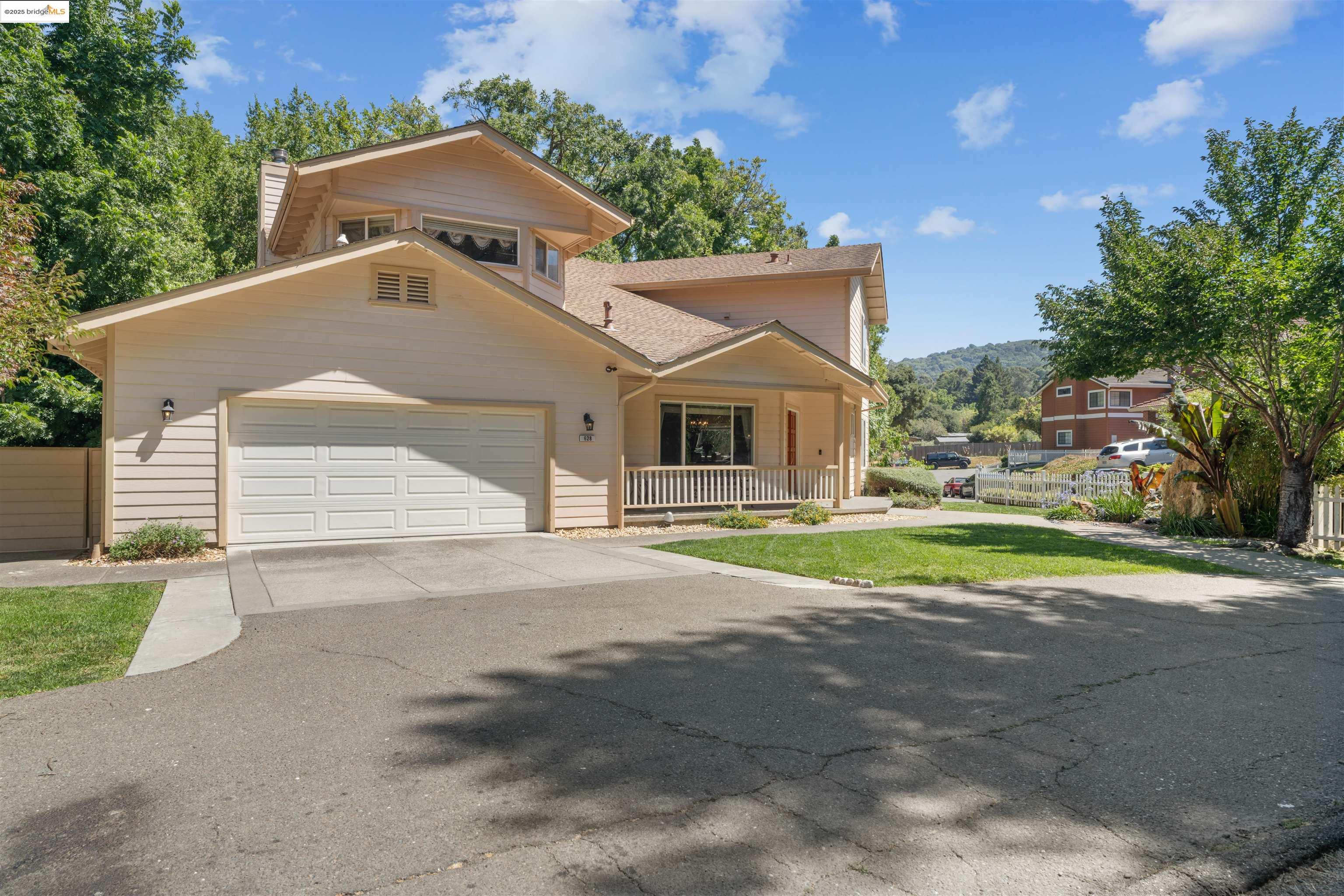 Detail Gallery Image 1 of 51 For 628 Stanley Ln, El Sobrante,  CA 94803 - 5 Beds | 3 Baths