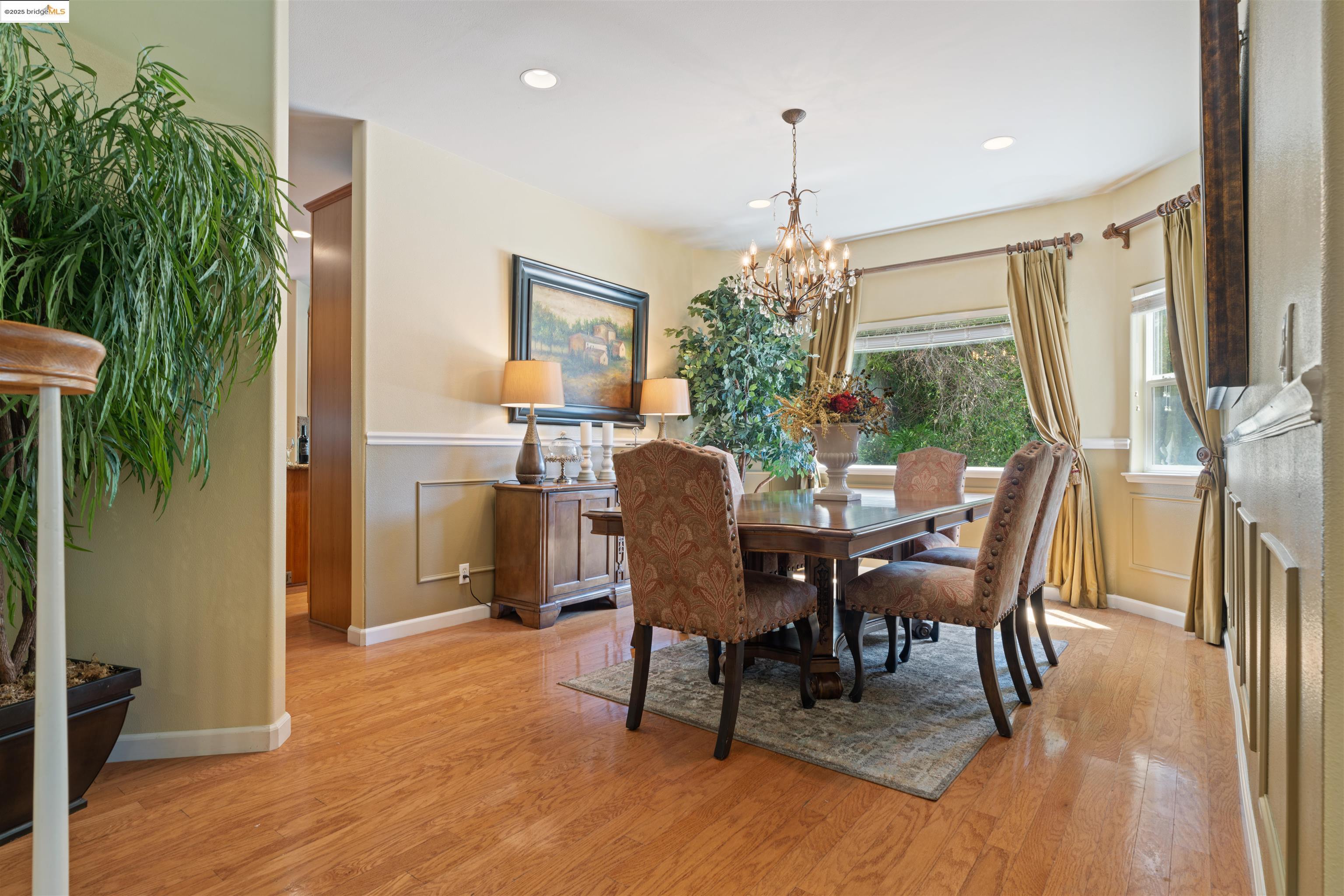 Detail Gallery Image 17 of 51 For 628 Stanley Ln, El Sobrante,  CA 94803 - 5 Beds | 3 Baths